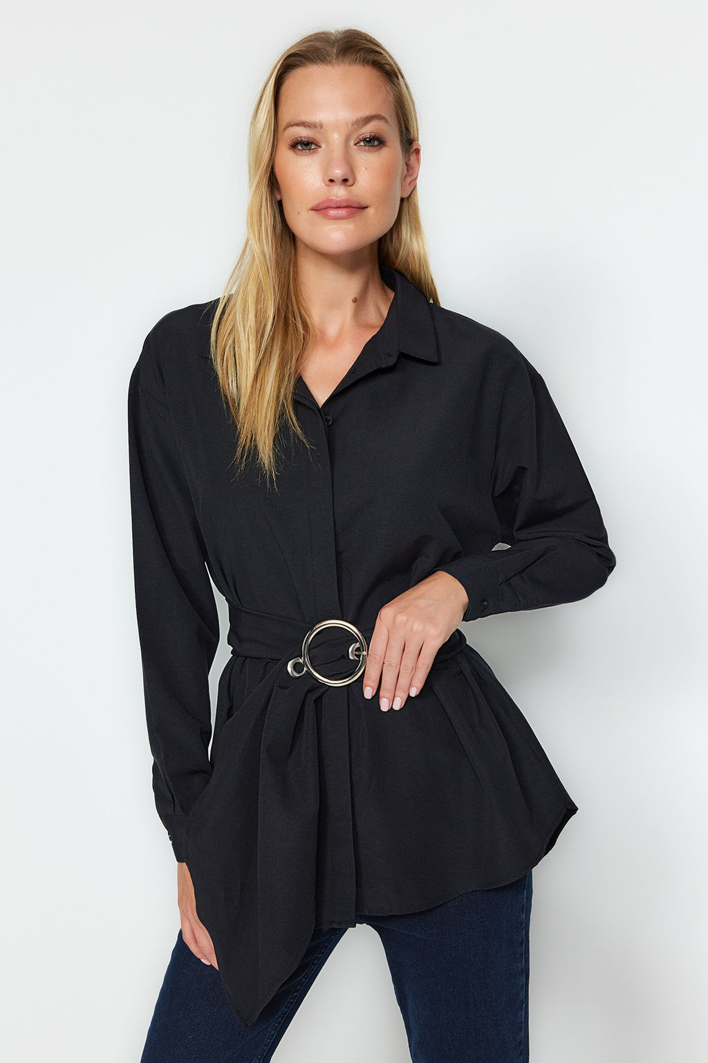 Siyah Kemerli Toka Detayl? Pamuklu Dokuma Gomlek TWOAW20GO0099