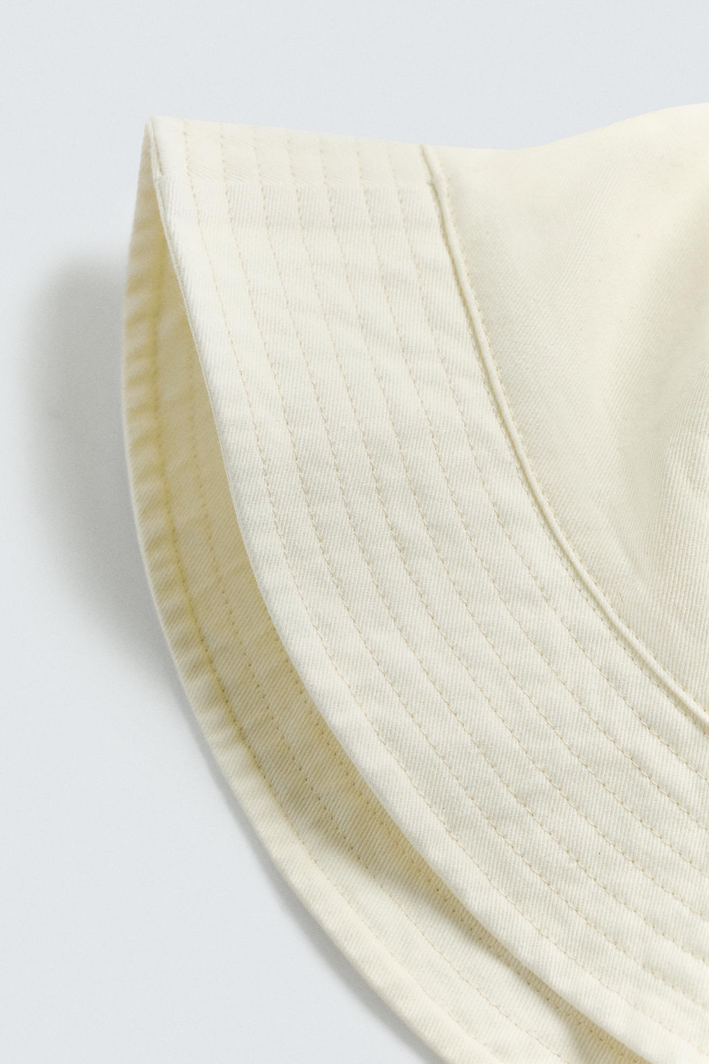 CONTRAST EMBROIDERY BUCKET HAT - Zara фото 7