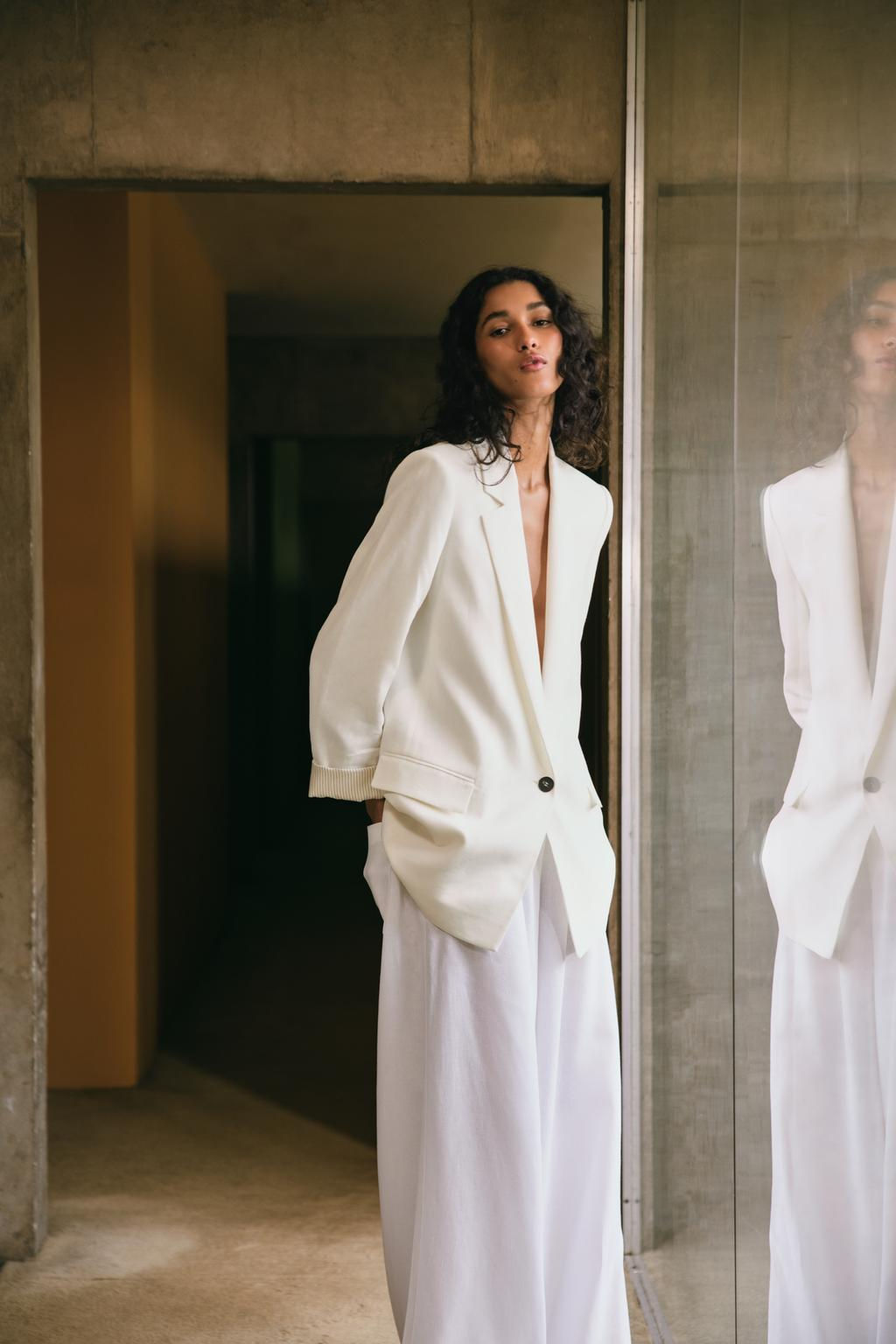 LINEN BLEND BLAZER WITH PRINTED CUFFS - Zara фото 28