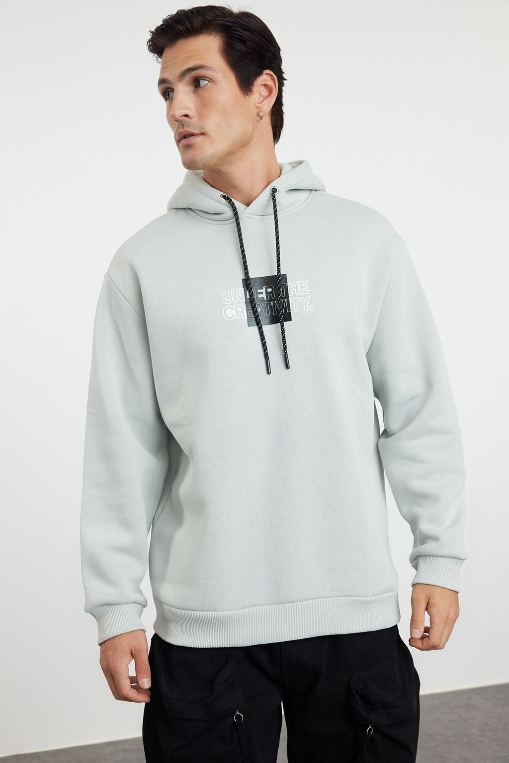 TRENDYOL MAN Siyah %100 Pamuk Oversize/Genis Kesim Kapusonlu Uzun Kol S?rt Yaz? Bask?l? Sweatshirt TMNAW24SW00220 - Trendyolmilla фото 10