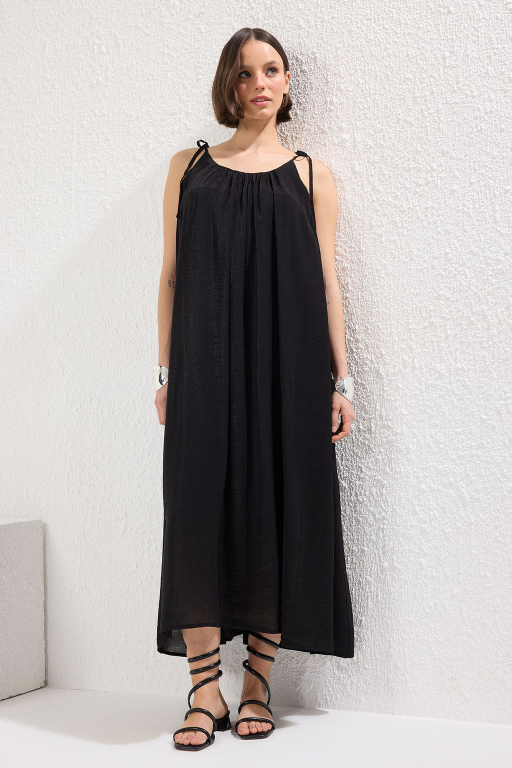 TRENDYOLMILLA Yag Yesili Genis Kesim Maxi Dokuma Elbise TWOSS25EL00051