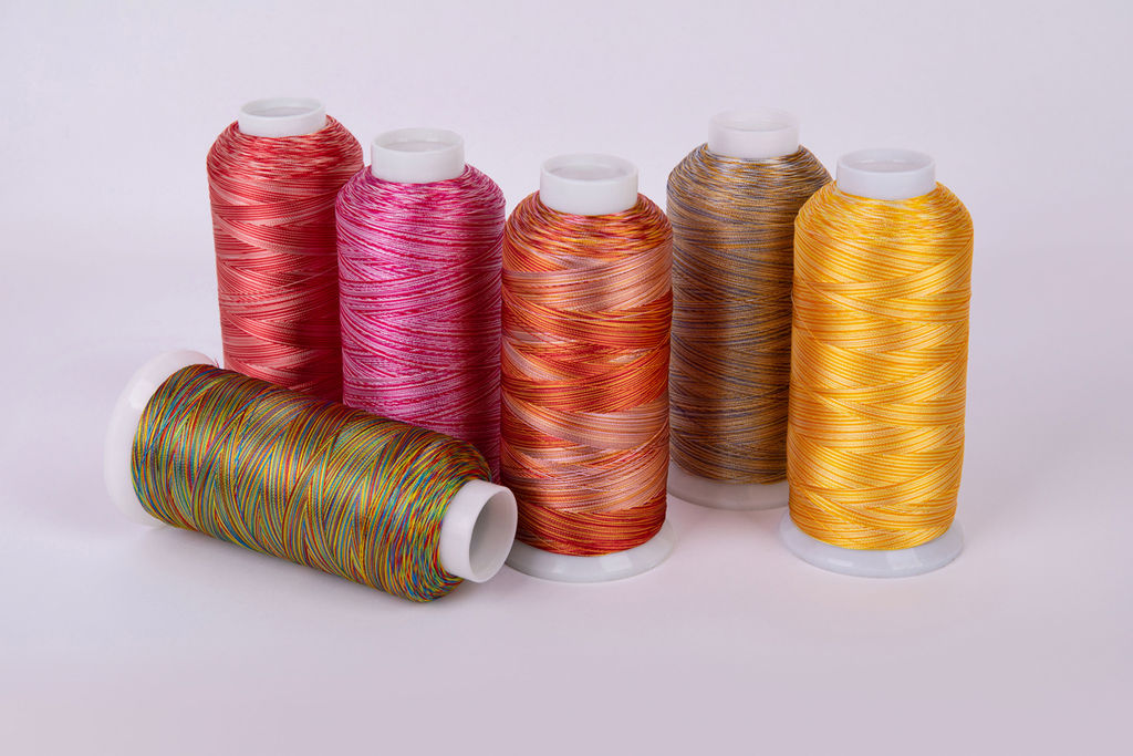 Нитки для вышивания Gamma мультиколор M120/2 100% вискоза 5000 я