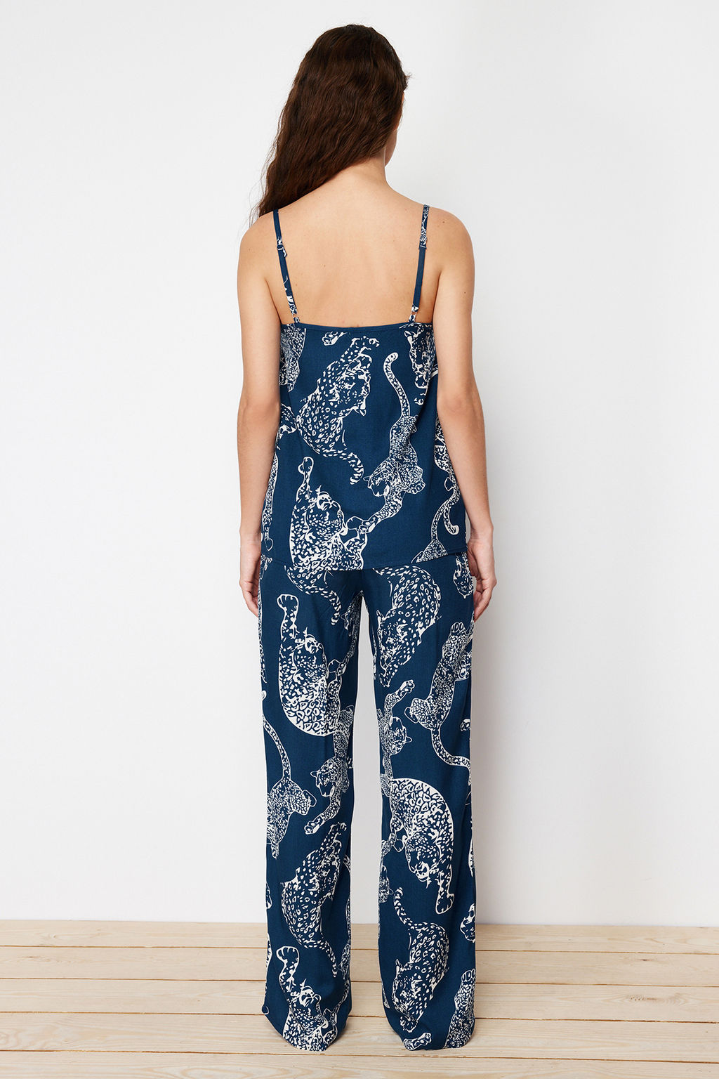 Trendyolmilla Lacivert Kaplan Desenli Ip Ask?l? Viskon Dokuma Pijama Tak?m? THMSS24PT00127  фото 12