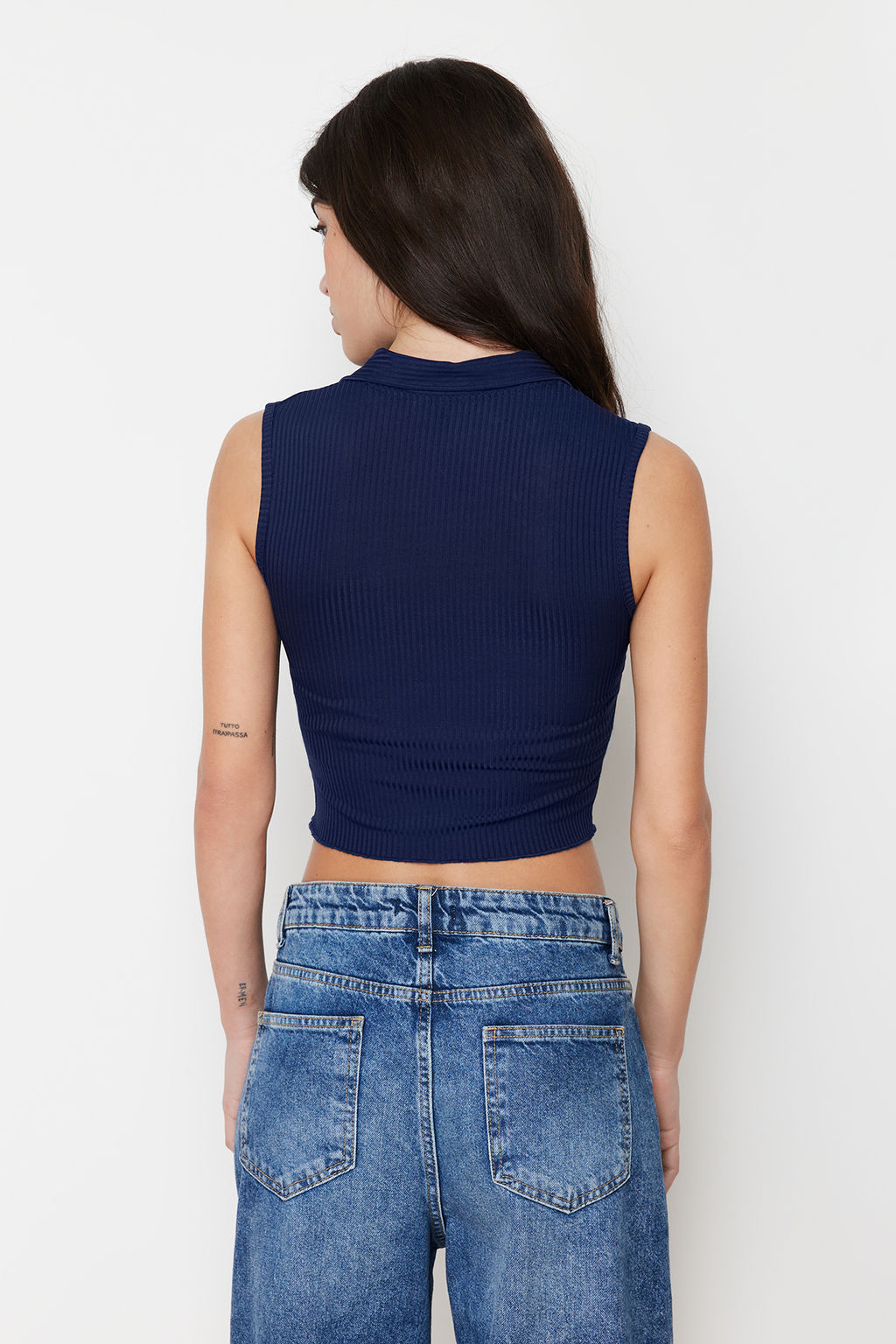 Trendyolmilla Siyah Fitted/Vucuda Oturan Polo Yaka Crop Esnek Orme Bluz TWOSS22BZ0335  фото 10