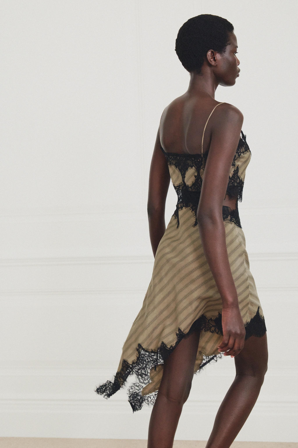 VESTIDO LENCERO CUT OUT ZW COLLECTION / Vis?n - Zara фото 5