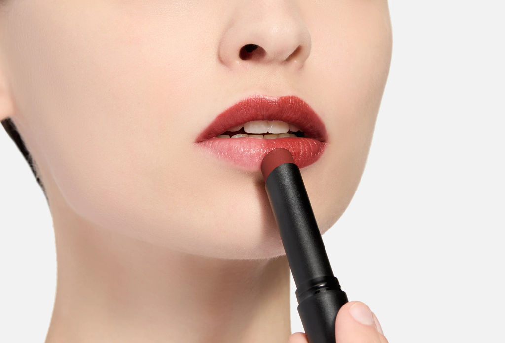 Помада для губ матовая Blur-Real Matte Lipstick, 020 Taupe Tension - Catrice фото 6