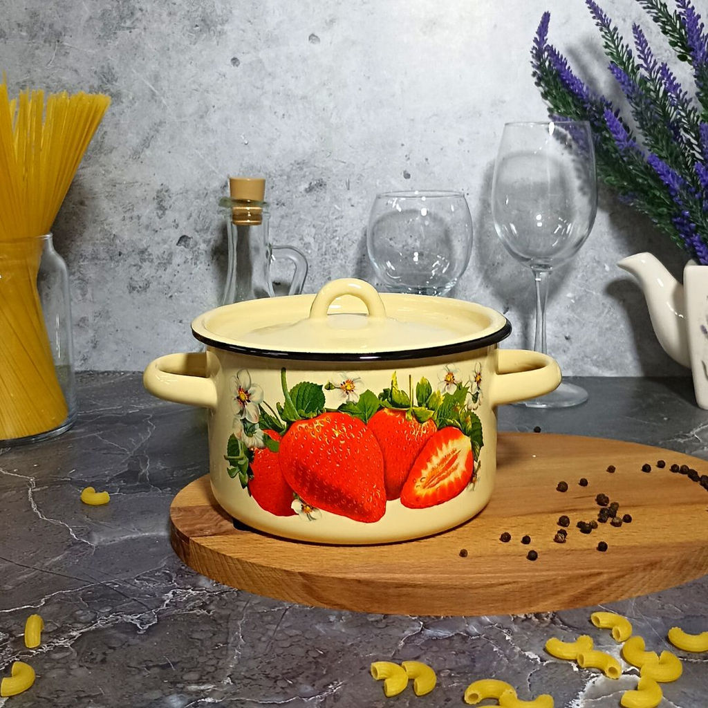 Кастрюля 1,5 л крем. Клубника садовая 1с15с/1