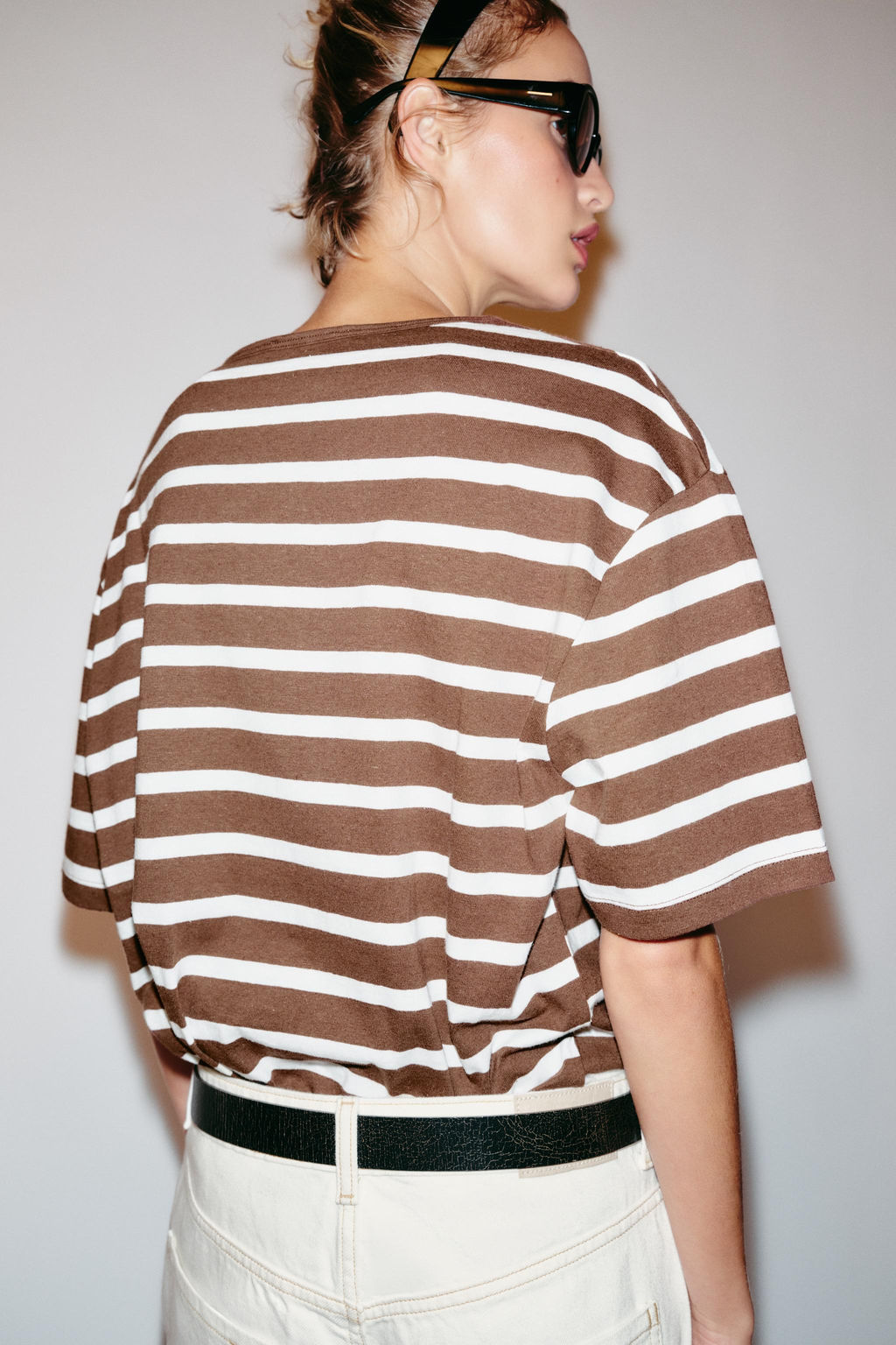 CAMISETA MANGA CORTA RAYAS / Marr?n - Zara фото 5