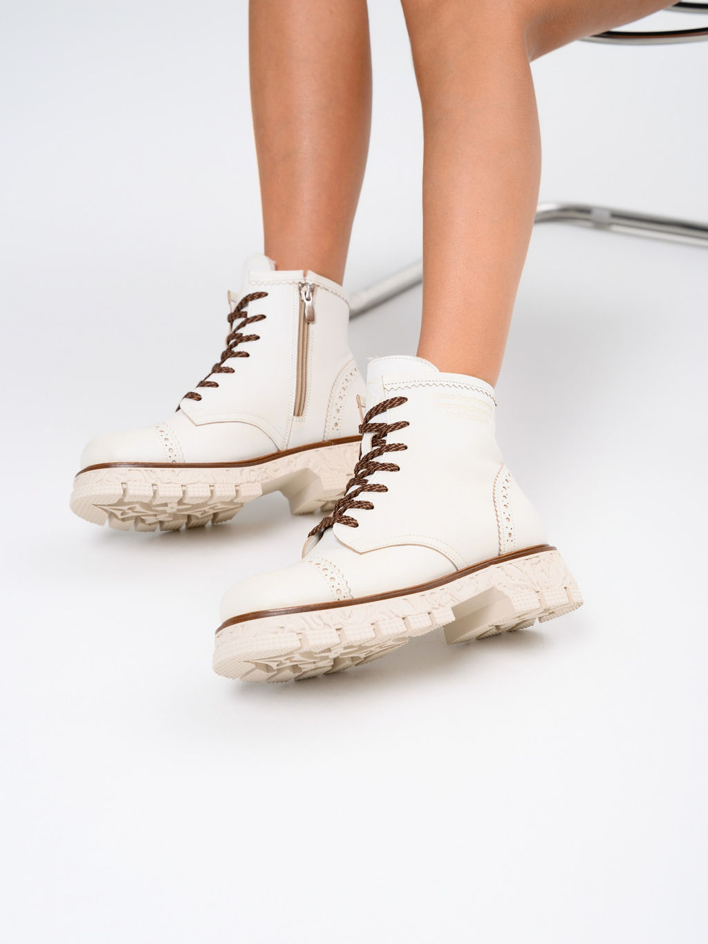 Ботинки 319.PODYUM141w.Вакса белая/шерсть