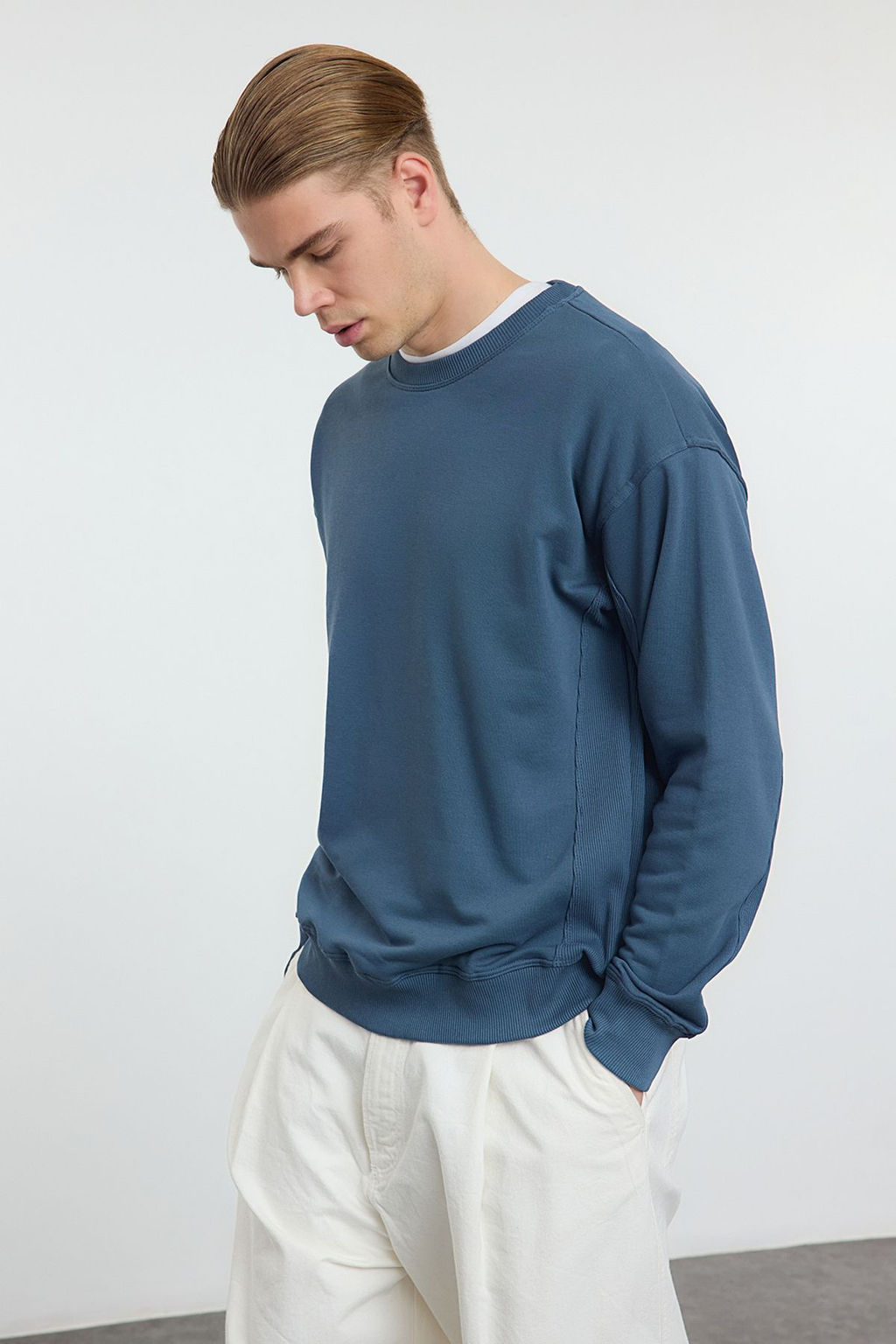 TRENDYOL MAN Unisex Indigo Oversize/Genis Kesim Kumas Mix Basic Sweatshirt TMNAW25SW00128 - Trendyolmilla фото 2