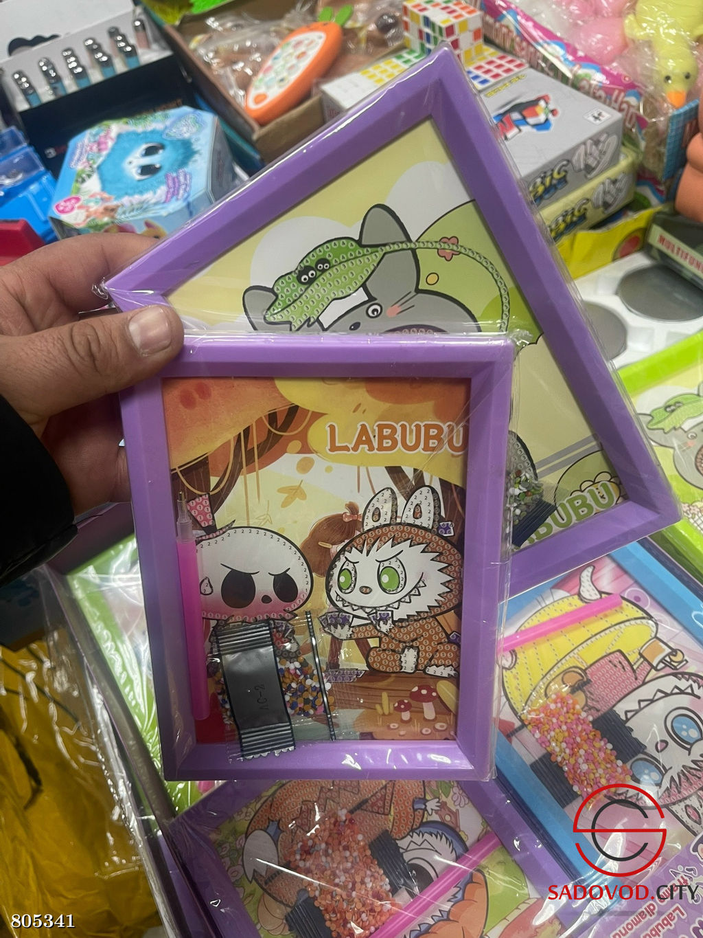 Алмазная мозаика с Лабубу в рамке