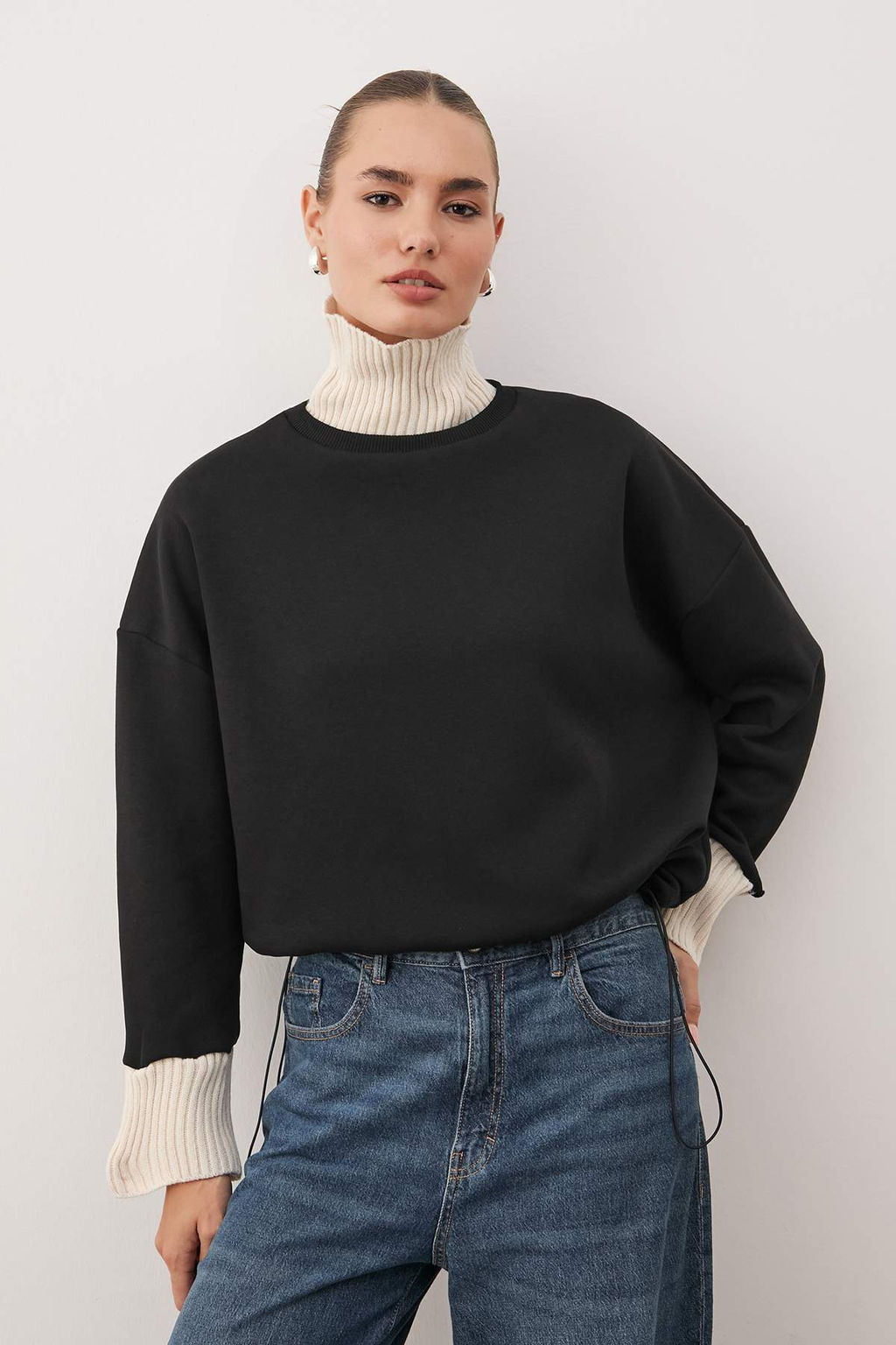 Siyah Triko Garnili Oversize/Genis Kal?p Orme Sweatshirt TWOAW26SW00244