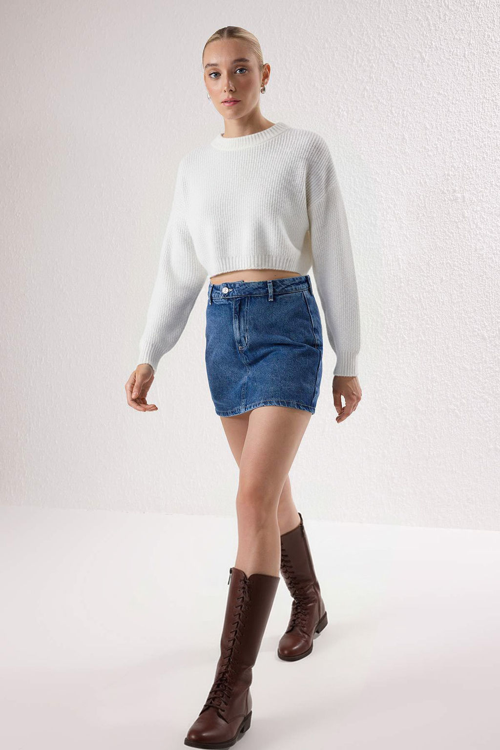 TRENDYOLMILLA Siyah Mini Denim Sort Etek TWOSS25SR00079