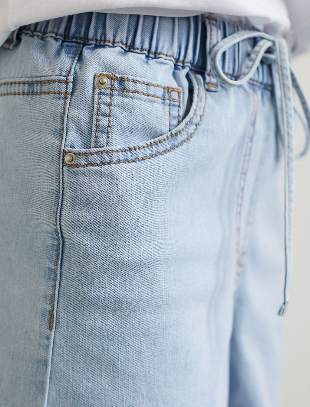 Шорты с резинкой на поясе из облегченного денима