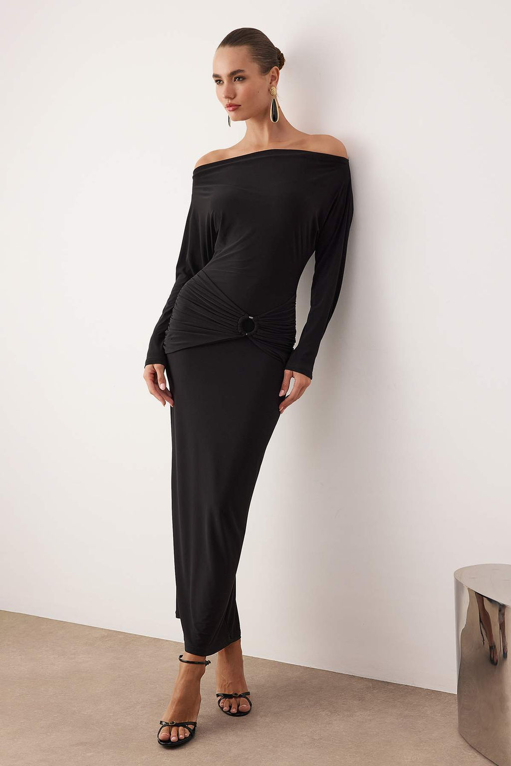 Siyah Asimetrik Yaka Orme Maxi Astars?z Elbise TPRAW26EL00139