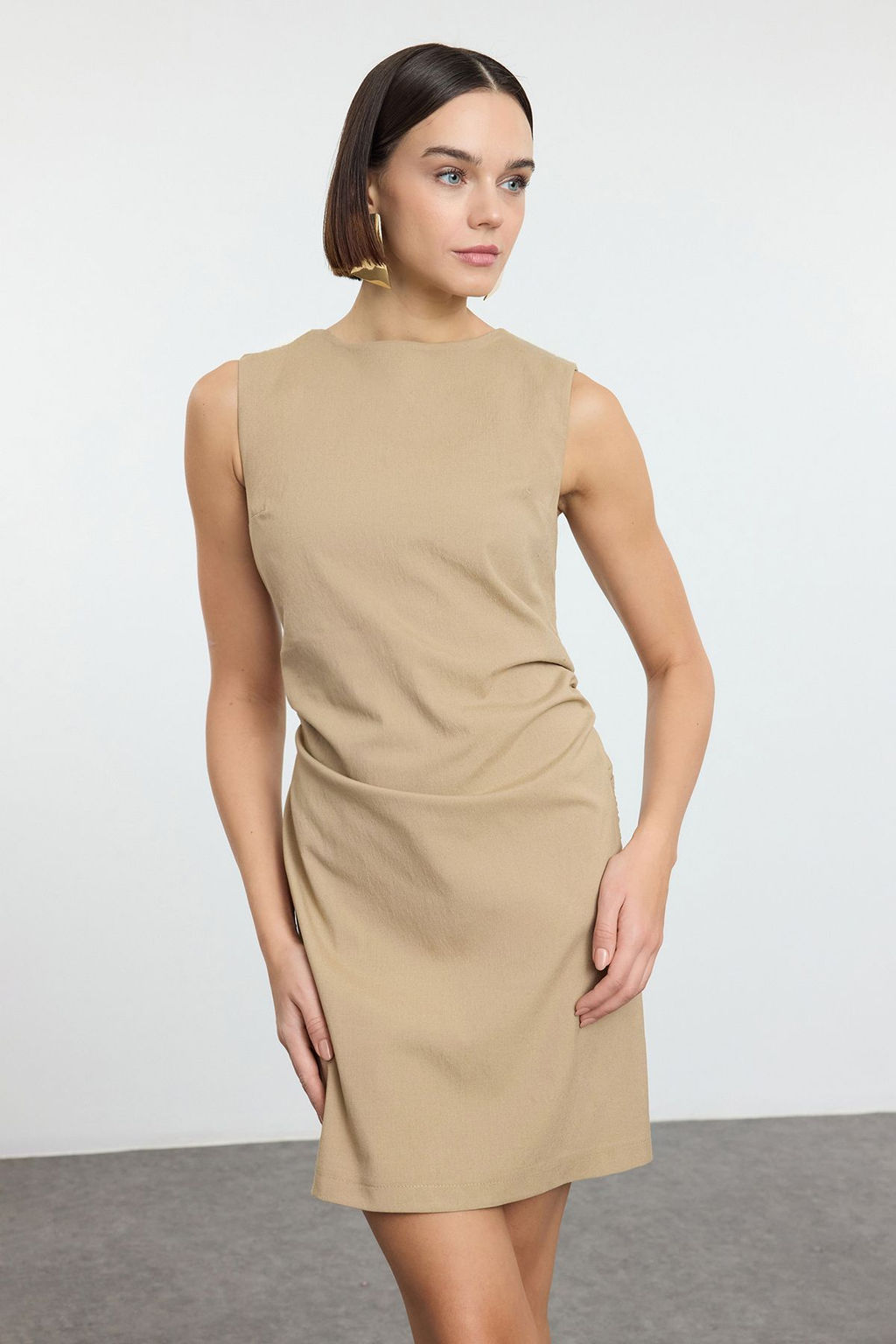 TRENDYOLMILLA Gri Duz Vucudu Saran Mini Drape Detayl? Dokuma Elbise TWOAW25EL00541  фото 6