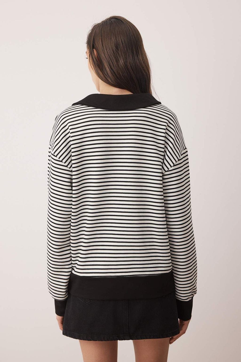 Siyah Cizgili Kalp Nak?sl? Oversize/Genis Kal?p Orme Sweatshirt TWOAW26SW00003 - Trendyolmilla фото 4