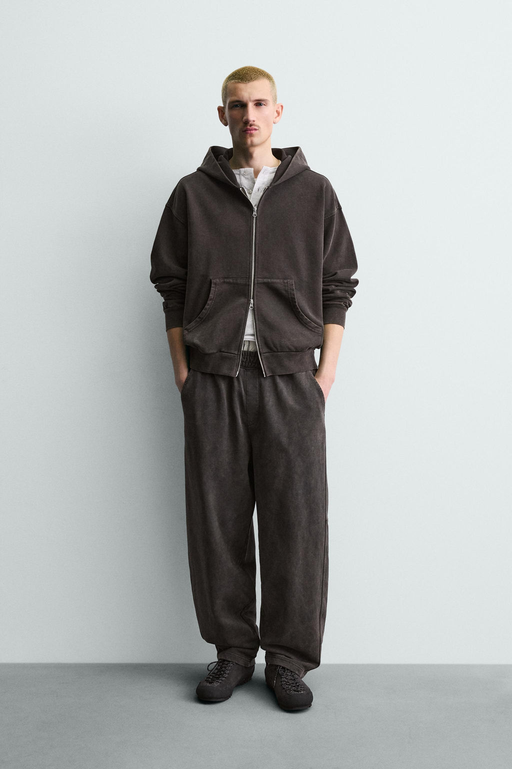 SUDADERA LAVADA CREMALLERA CAPUCHA / Marr?n oscuro