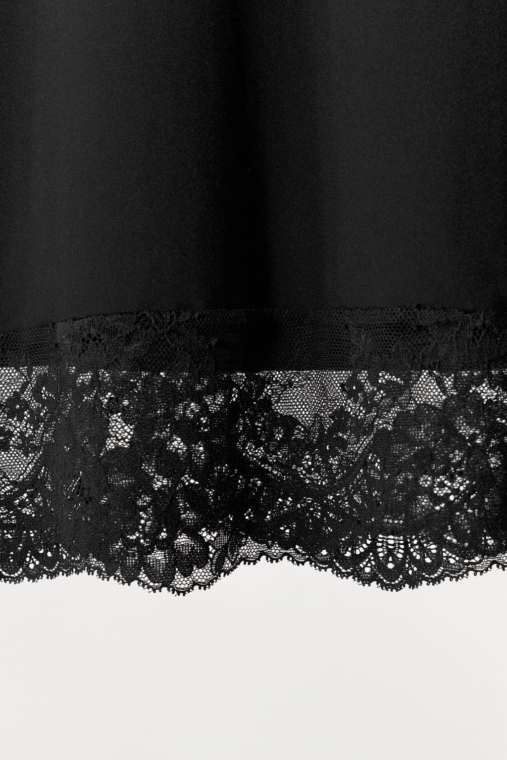 FALDA CON POLIAMIDA ENCAJE / Negro