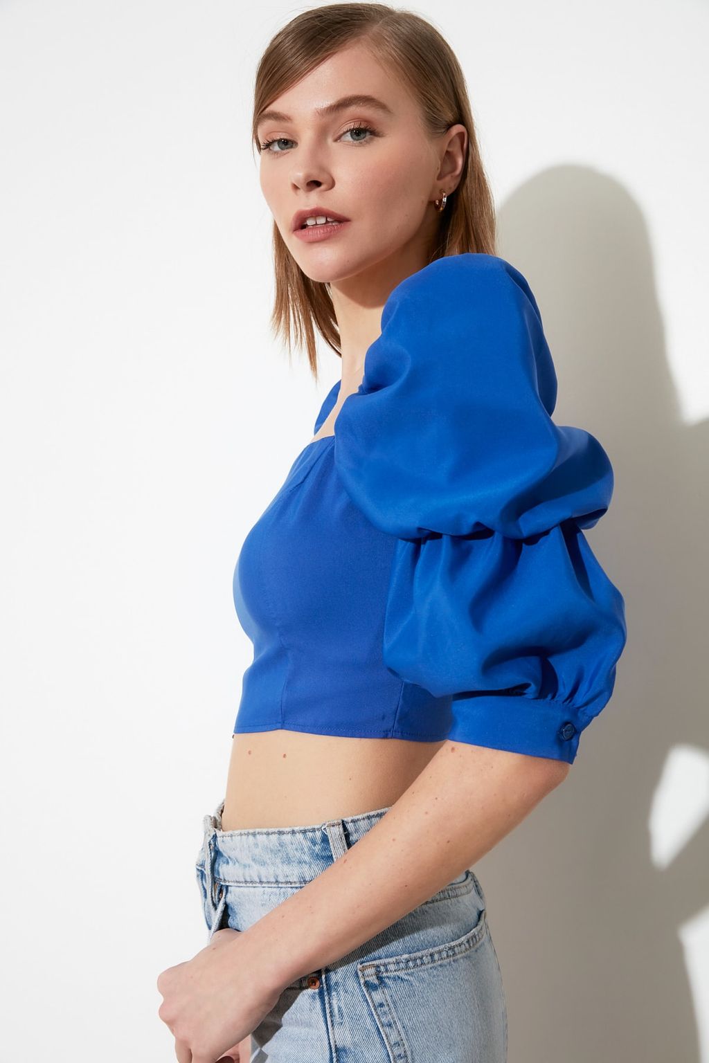 Trendyolmilla Beyaz Balon Kol Kare Yaka Crop Dokuma Bluz TWOSS19XB0036