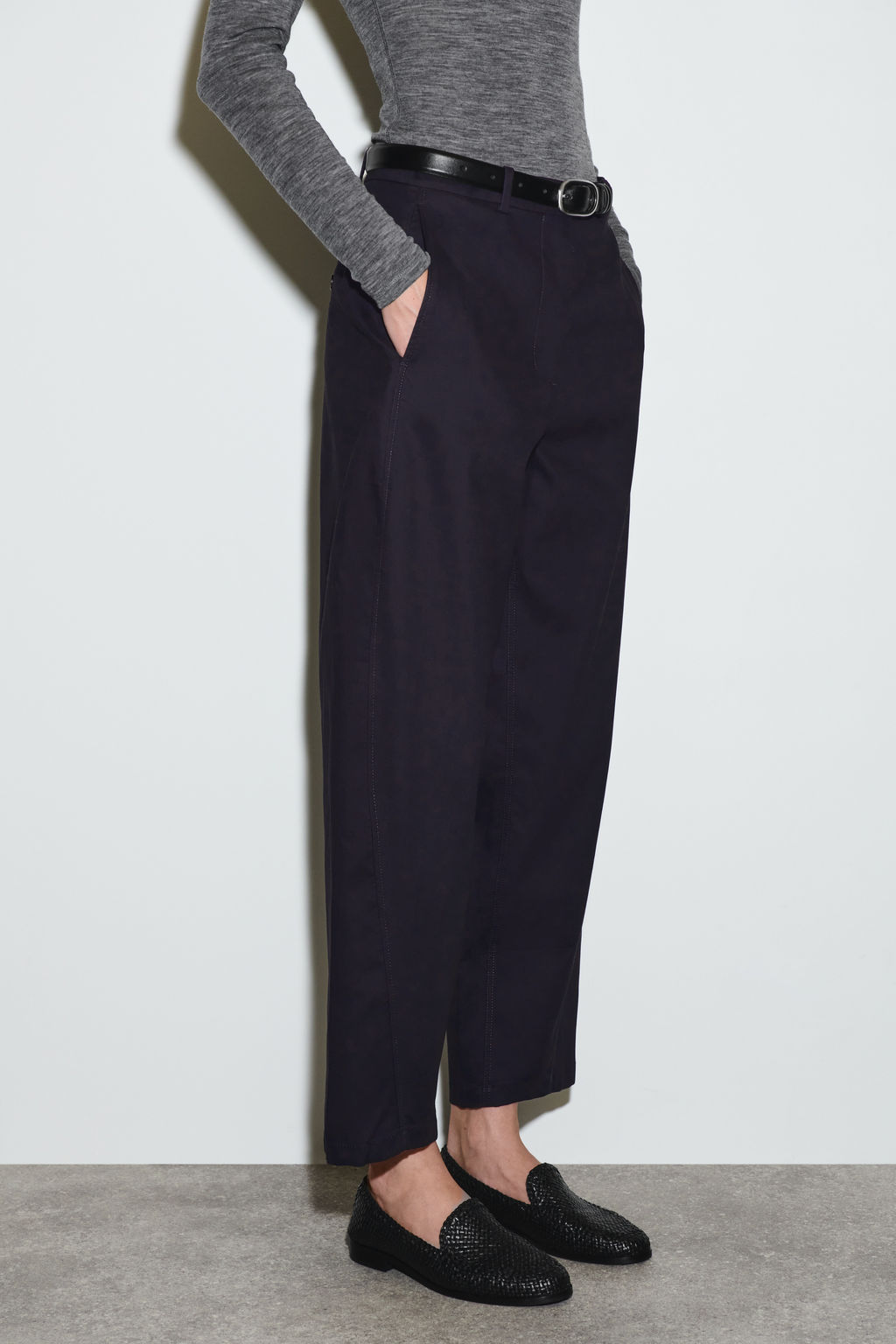 CHINOS DE ALGOD?N BARREL LEG - H&m фото 3