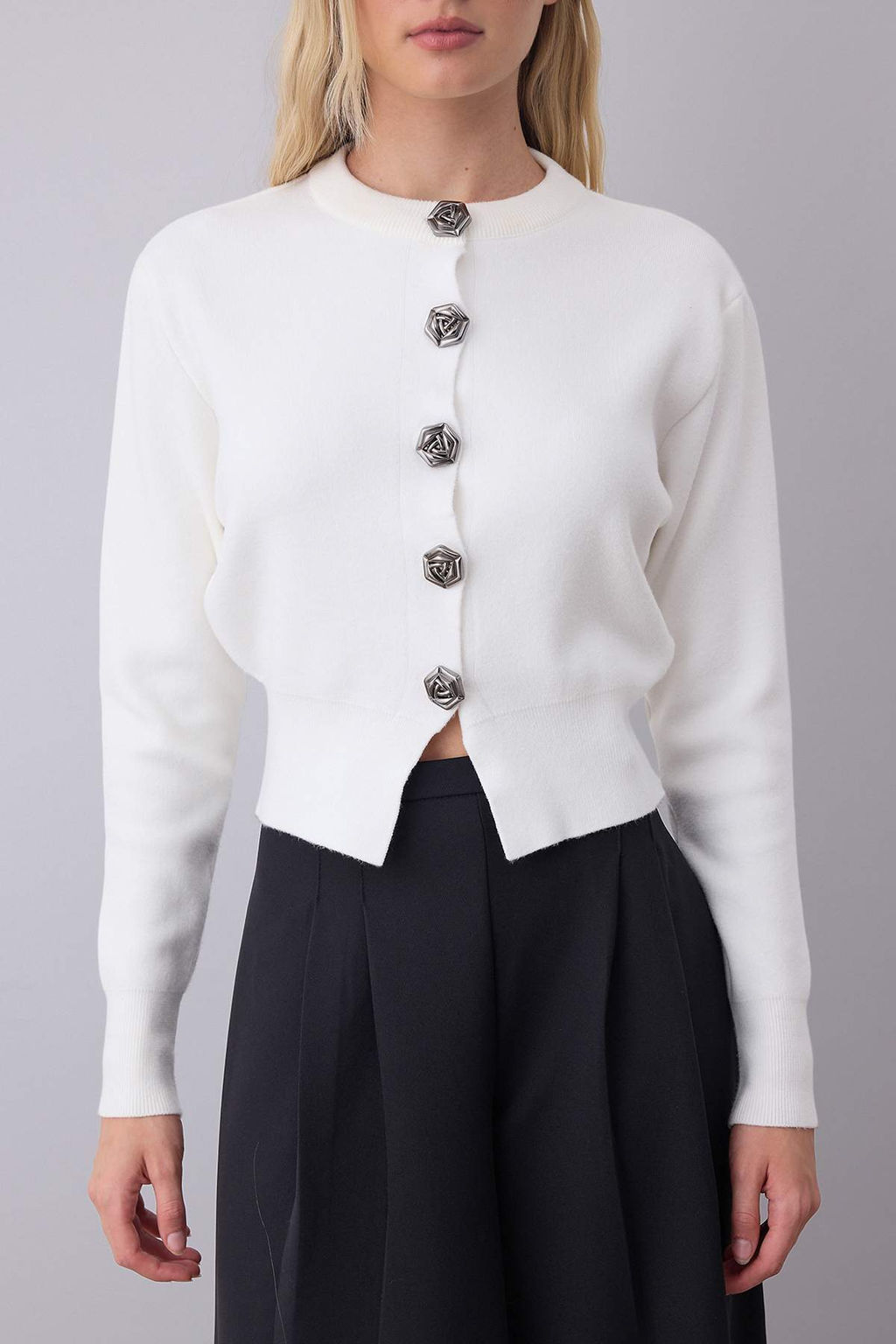 Ekru Premium Iplik/Ozel Iplik Crop Gul Dugmeli Ceket Gorunumlu Triko H?rka TWOAW25HI00110