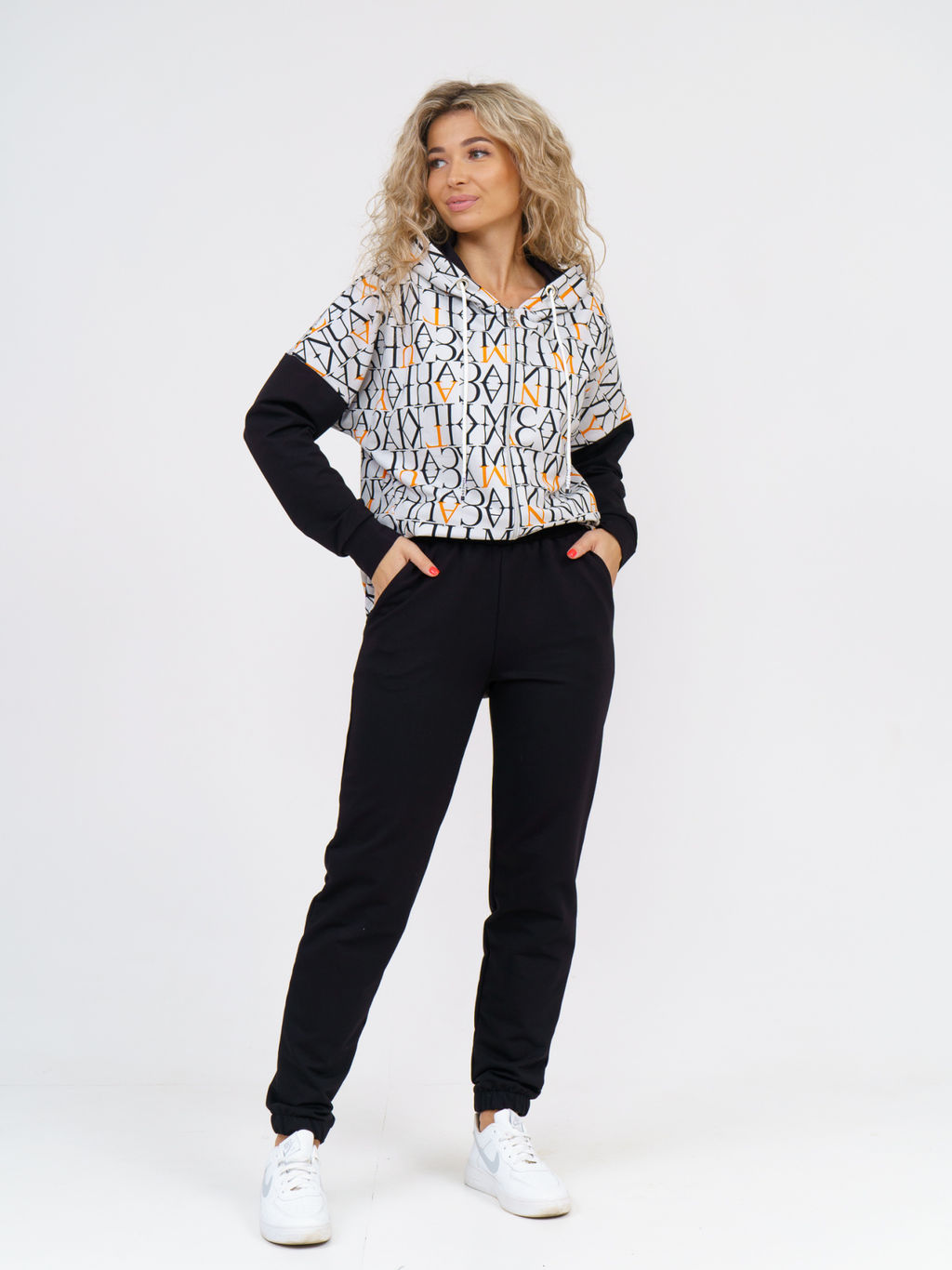 919 Костюм "Черный/буквы/оранжевый"