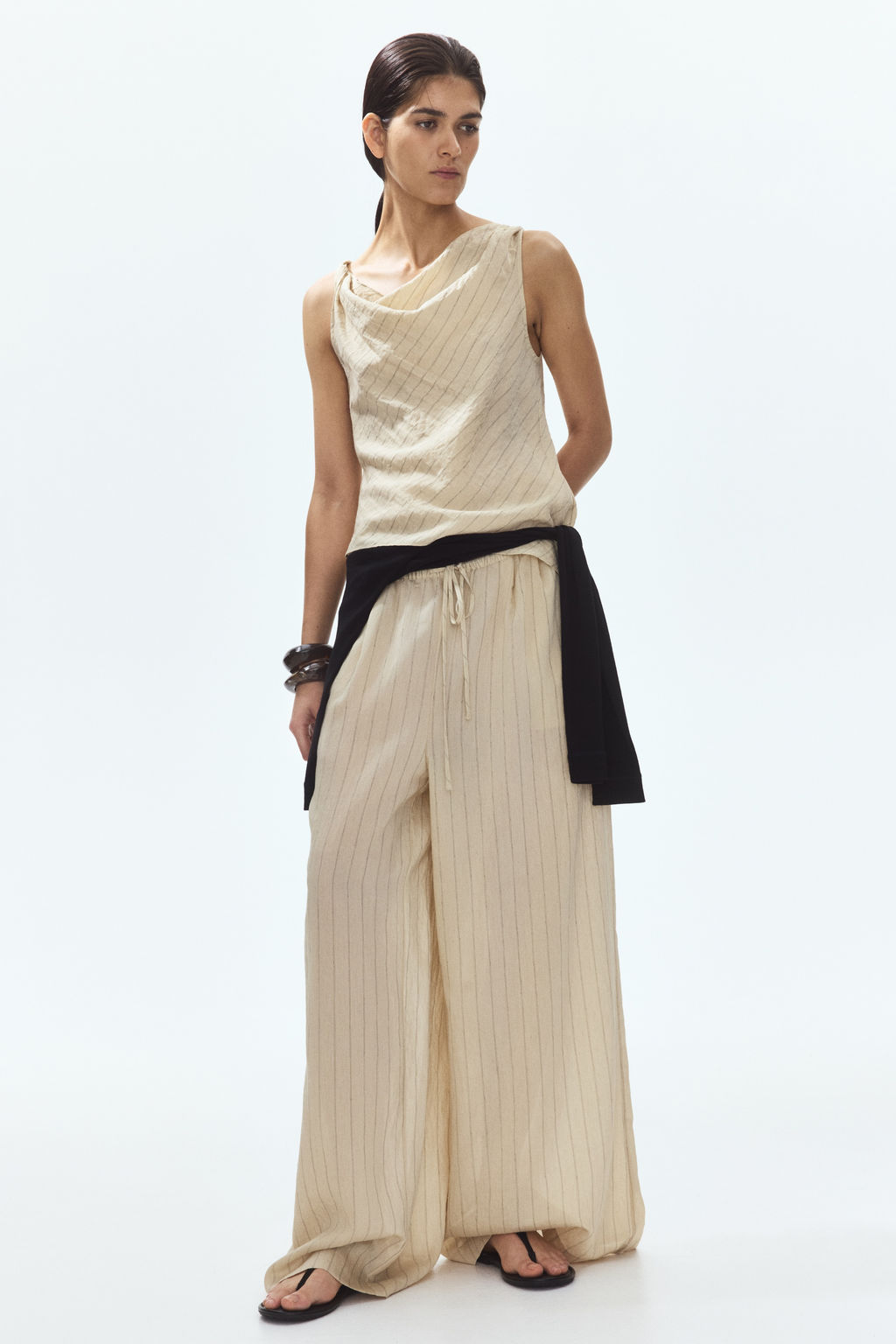 Top asim?trico con escote drapeado - H&m фото 3