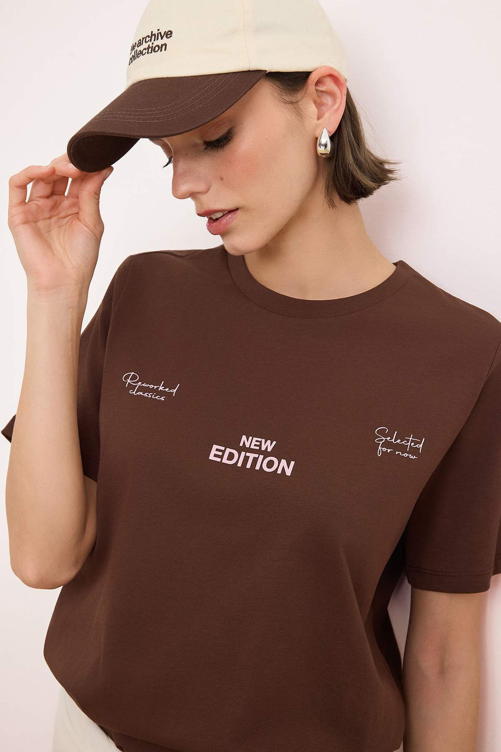 Kahverengi Slogan Regular/Normal Kal?p K?sa Kollu %100 Pamuk Orme T-Shirt TWOSS26TS00171 - Trendyolmilla фото 2