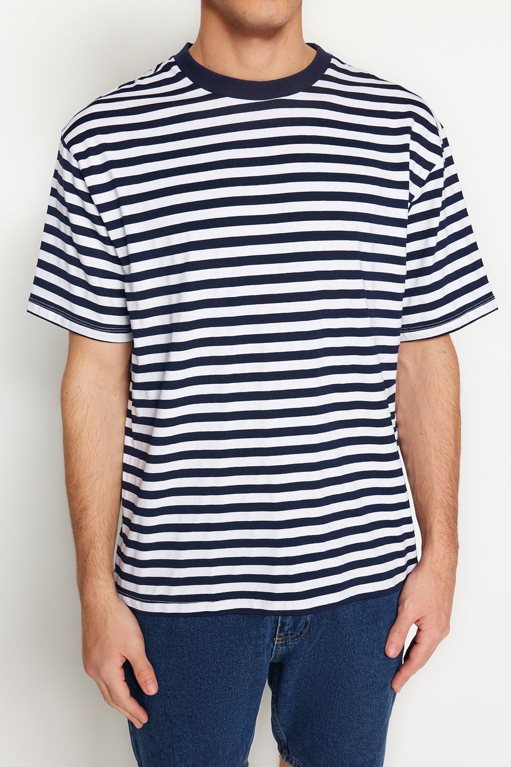 TRENDYOL MAN Siyah Oversize/Genis Kesim Cizgili K?sa Kol T-Shirt TMNSS20TS0511 - Trendyolmilla фото 4