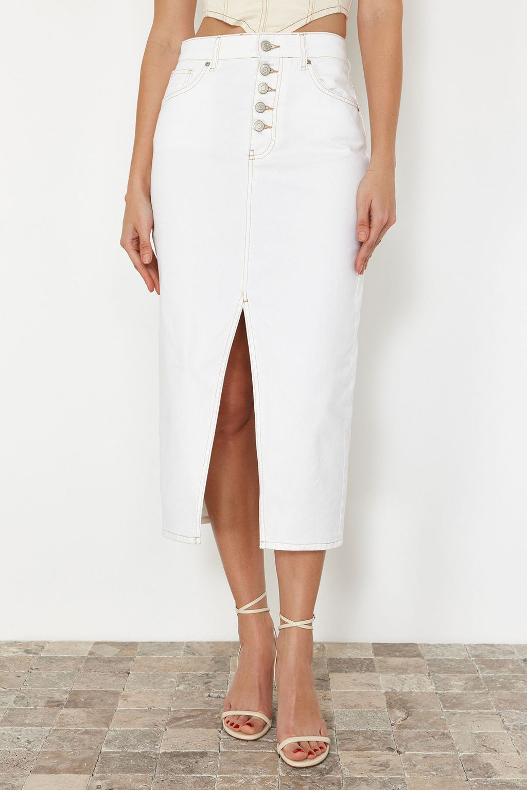 TRENDYOLMILLA Mavi Onden Dugmeli Y?rtmacl? Midi Denim Etek TWOAW24ET00063 фото 4