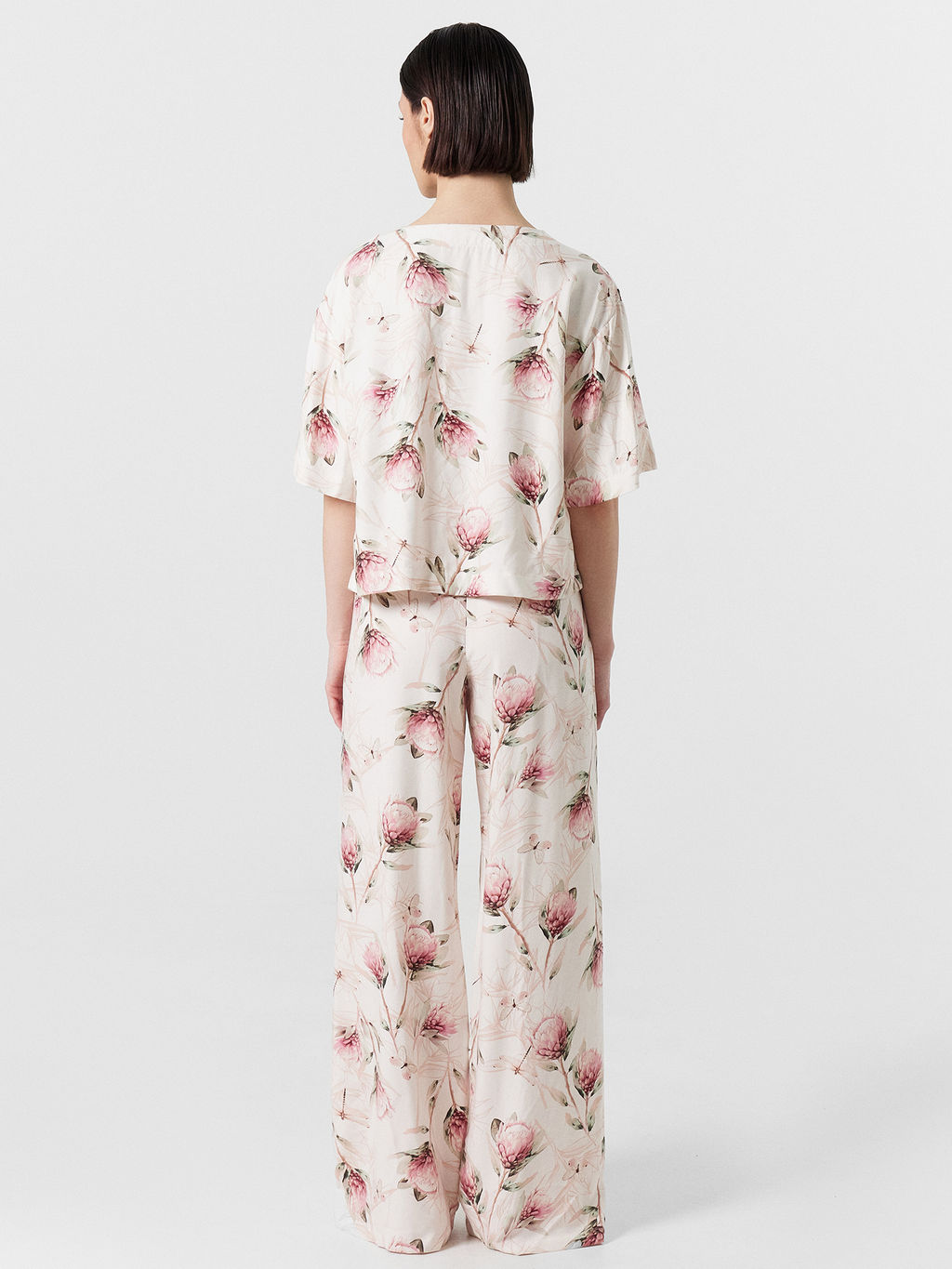 Комплект домашний женский кремовый с цветочным принтом - Mark formelle фото 4