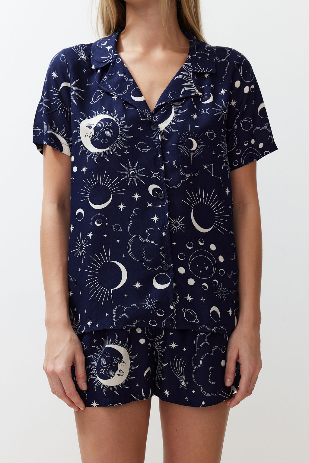 Trendyolmilla Lacivert Galaksi Desenli Viskon Sortlu Dokuma Pijama Tak?m? THMSS24PT00297  фото 4