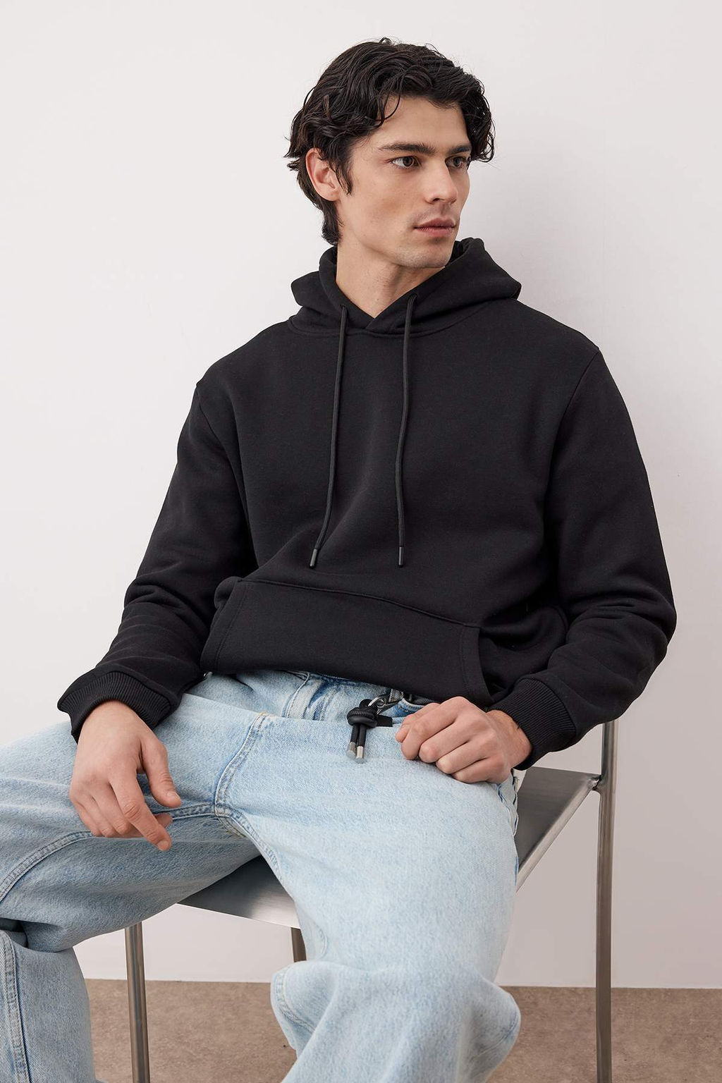 Siyah Regular/Normal Kesim Kapusonlu Ici Polarl? Kal?n Sweatshirt TMNAW26SW00016 - Trendyolmilla фото 2