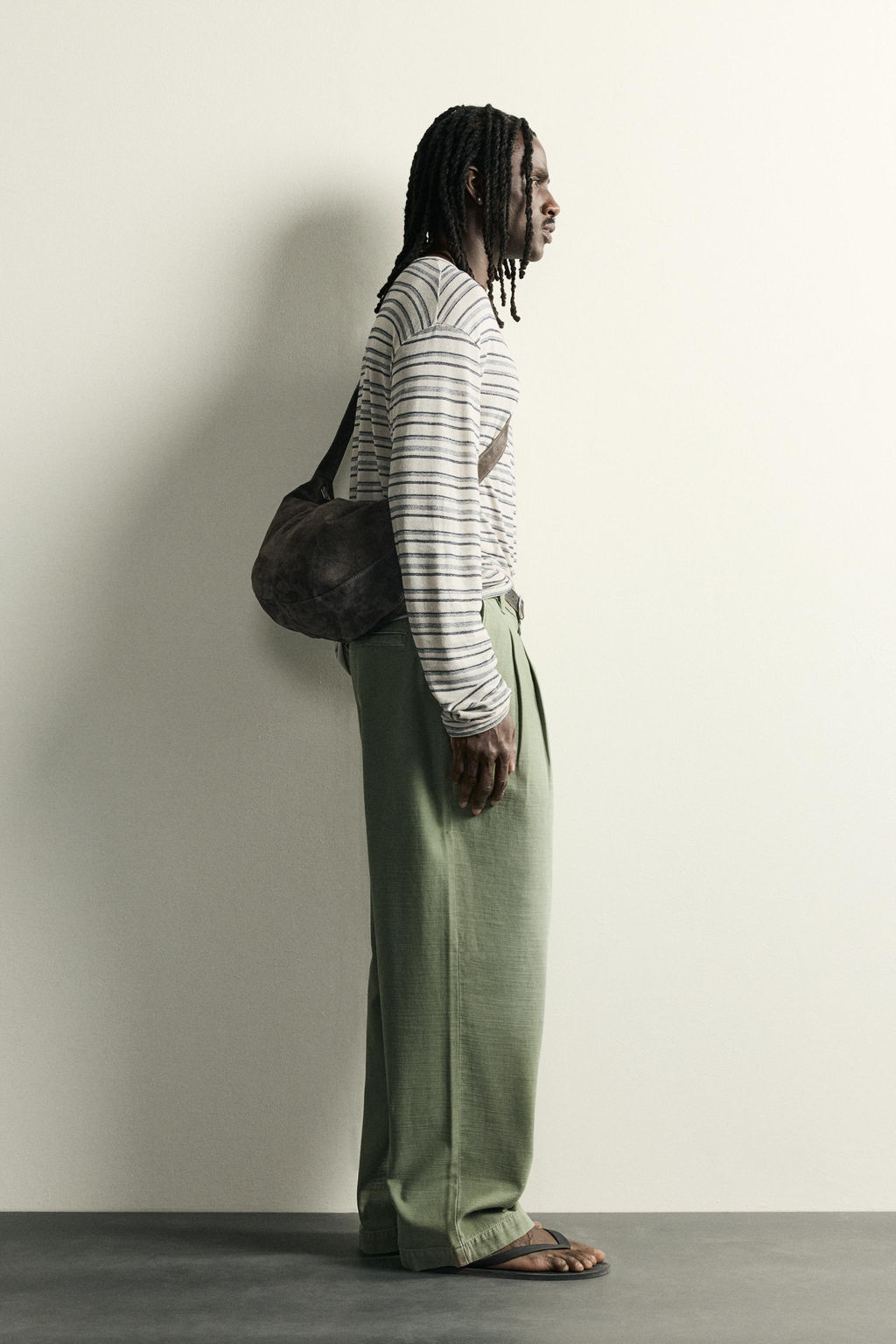 PANTAL?N CHINO BAGGY FIT PLIEGUES / Verde medio