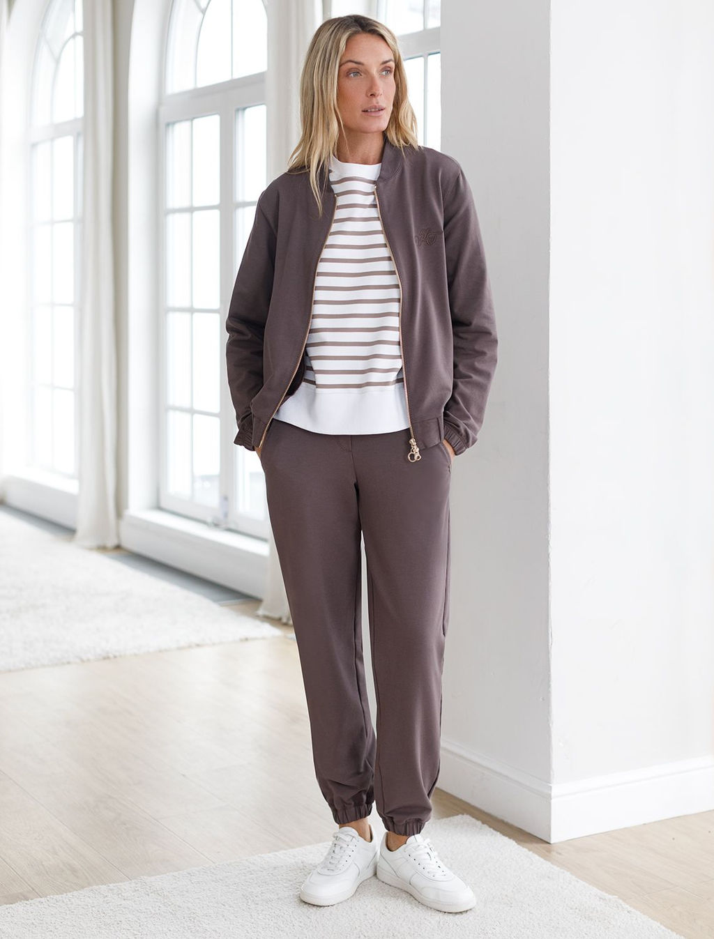 D49.015 Джемпер женский кофейный