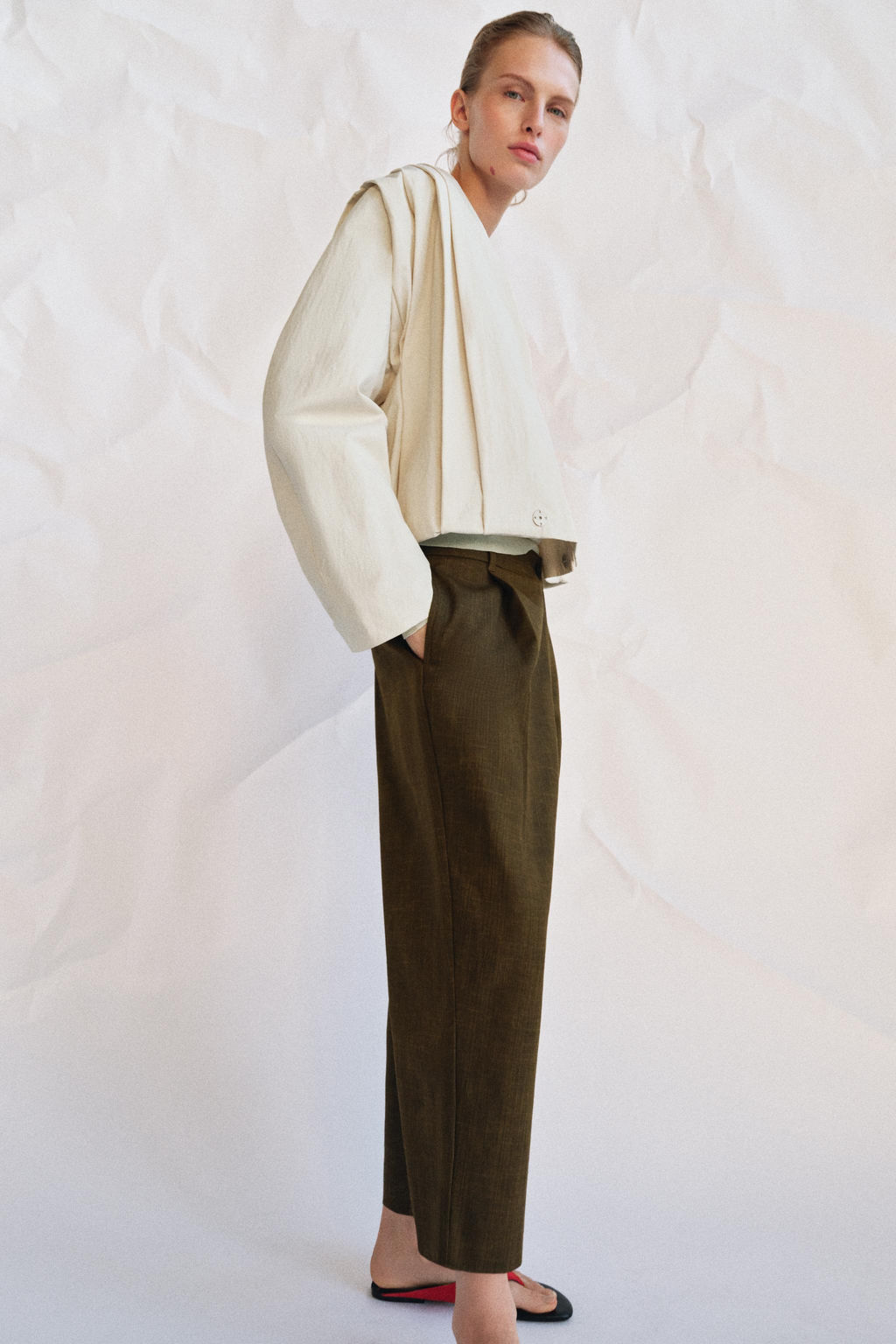 PANTAL?N CROPPED PINZAS ZW COLLECTION / Khaki - Zara фото 12