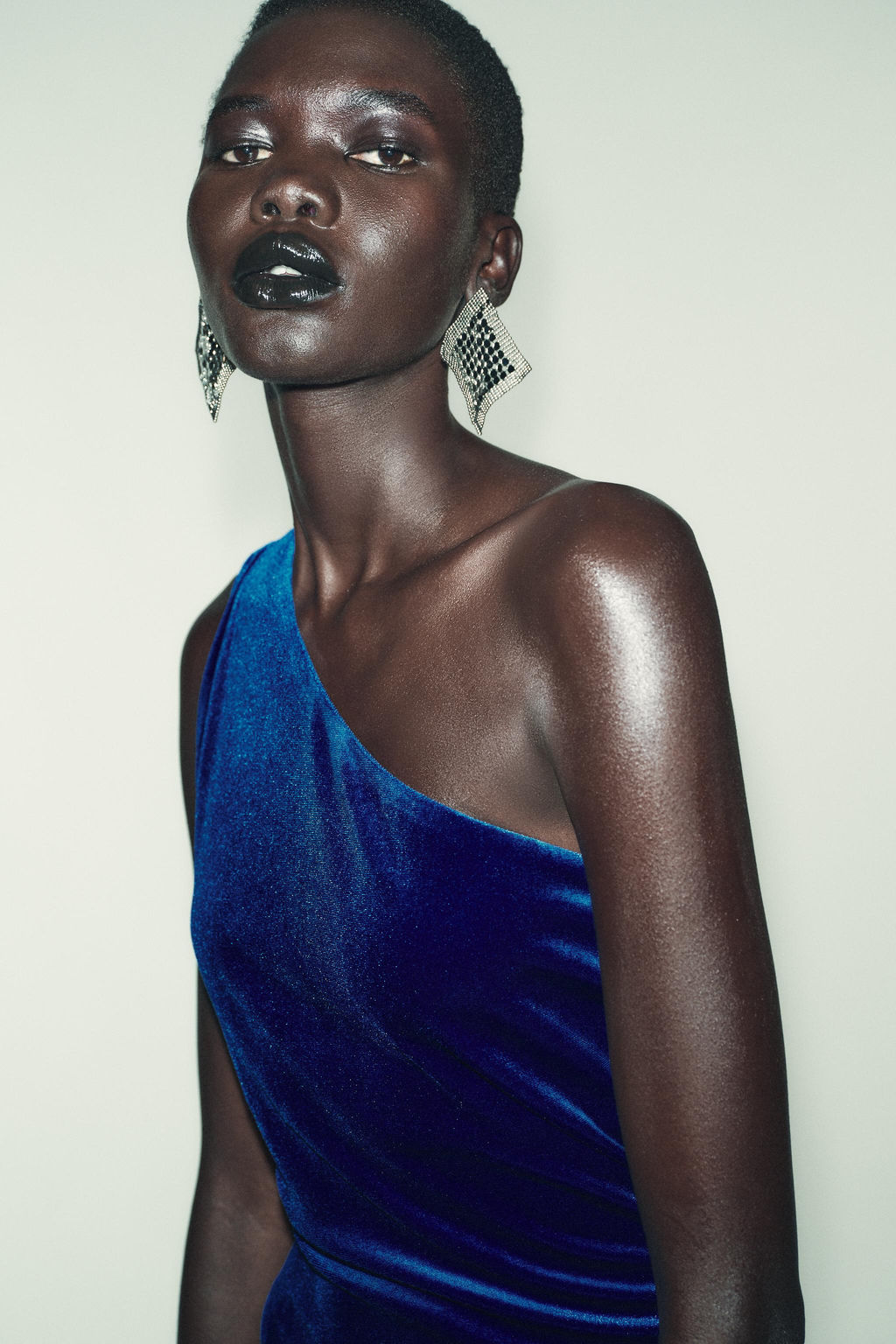 ASYMMETRIC VELVET MIDI DRESS - Zara фото 6