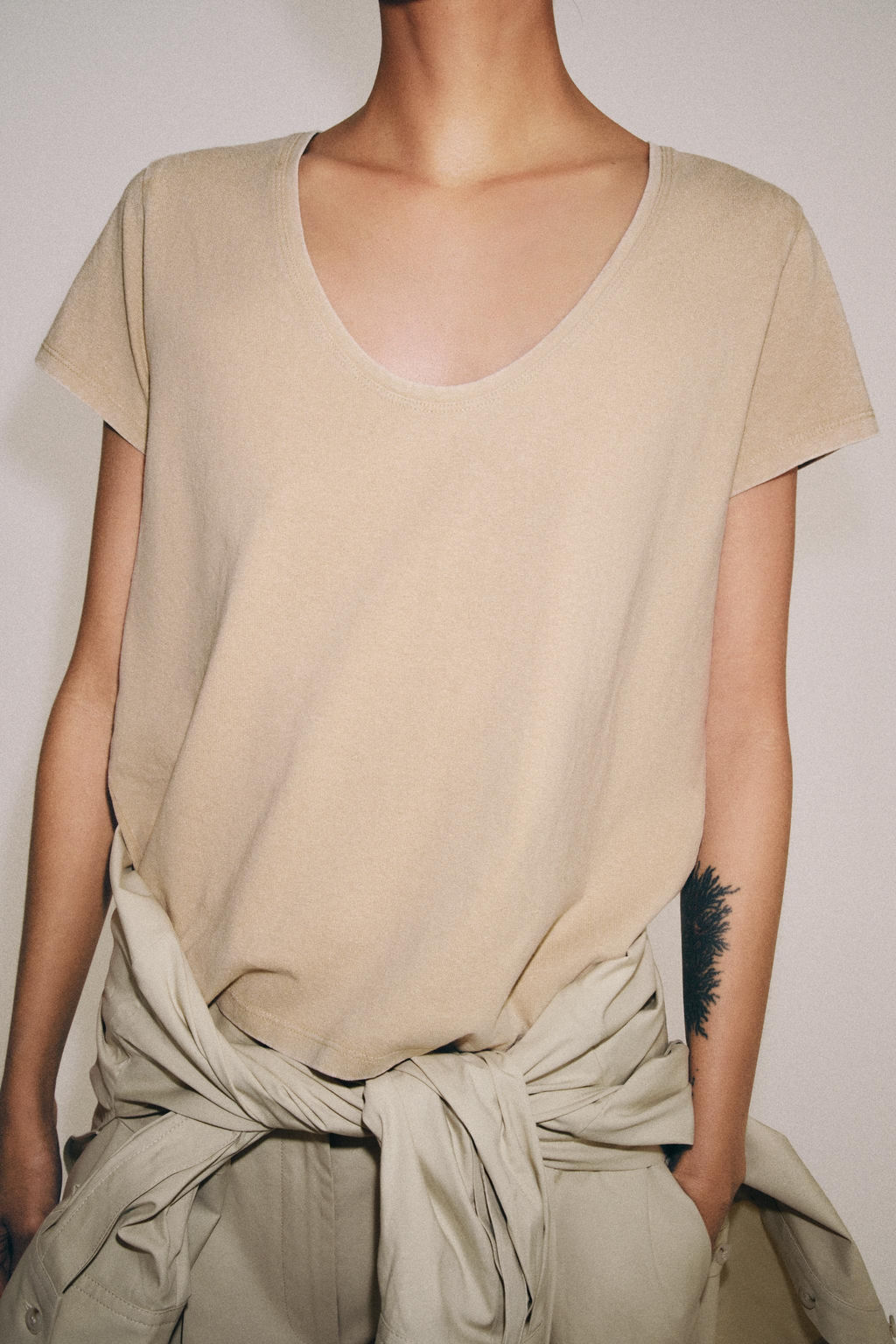 CAMISETA ALGOD?N MANGA CORTA / Beige claro