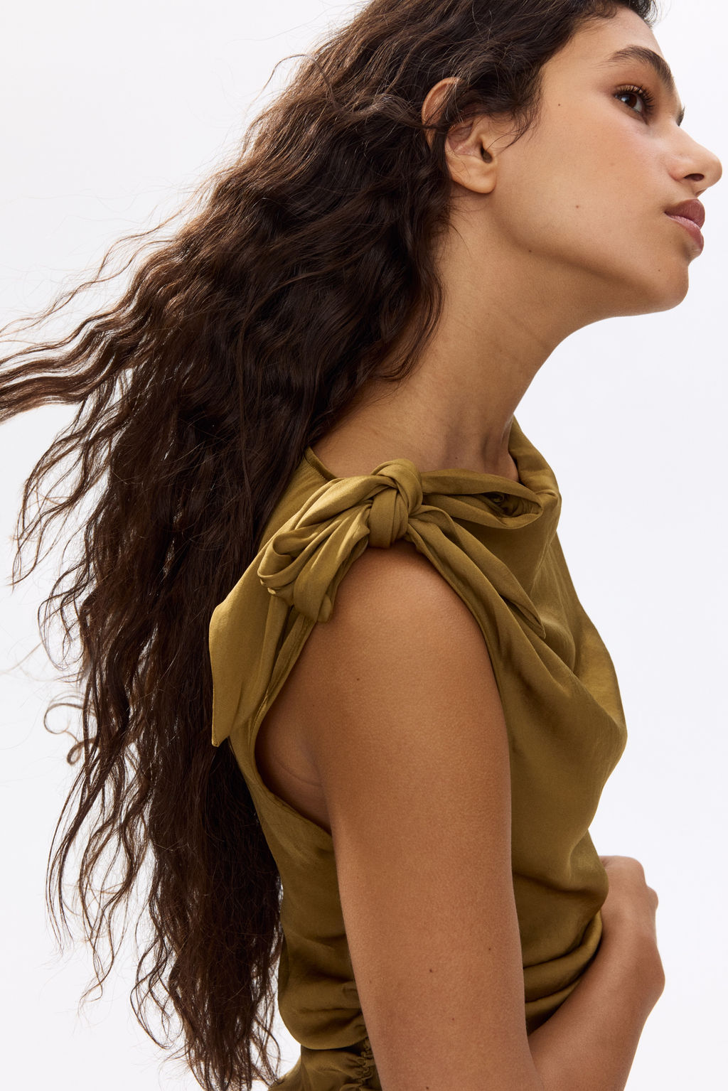 Top asim?trico con lazada - H&m фото 10