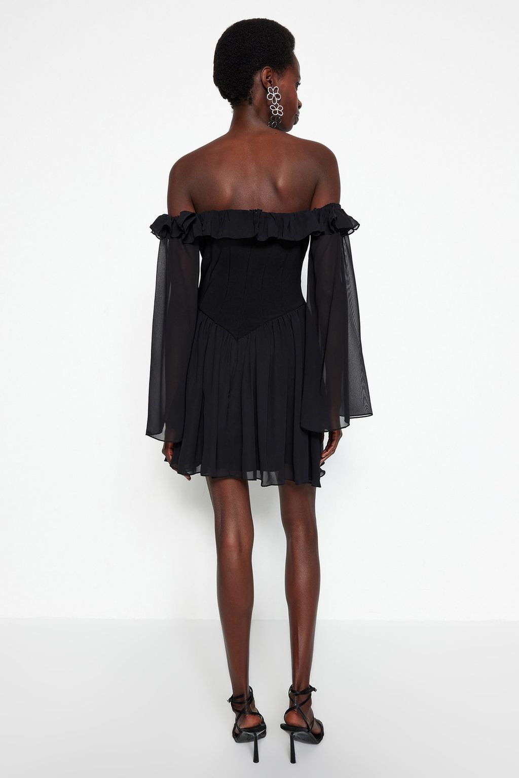 TRENDYOLMILLA Bridal Ekru A-Kesim Astarl? Volanl? Dokuma Sifon K?sa Dugun/Nikah S?k Abiye Elbise TPRSS23EL00096 фото 13