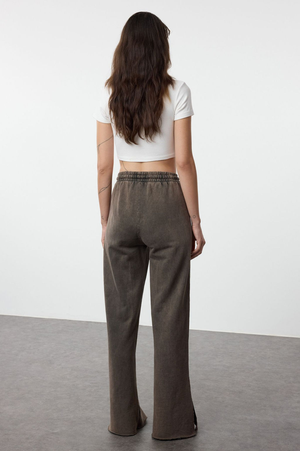 Koyu Kahverengi Soluk Efektli Wide Leg/Genis Paca Ince Orme Esofman Alt? Pantolon TWOAW22EA0426