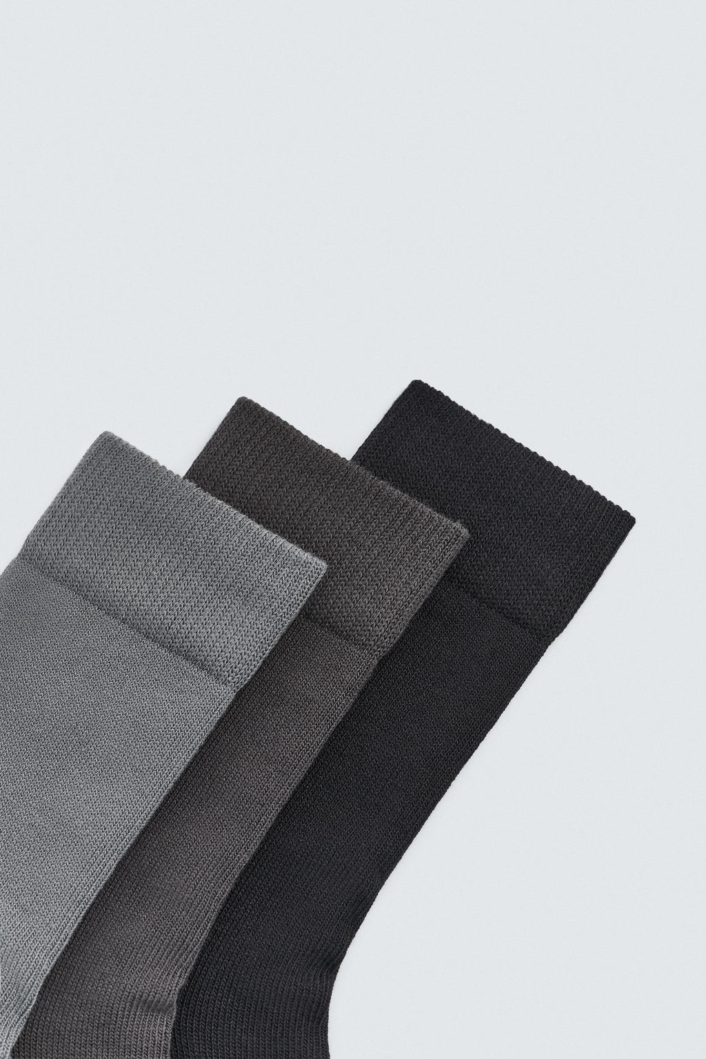 3-PACK OF TEXTURED SOCKS