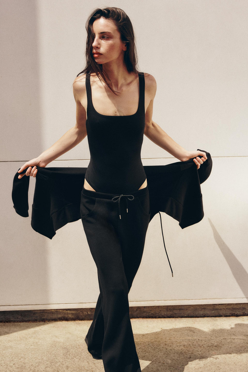 SUDADERA INTERLOCK CAPUCHA / Negro - Zara фото 2