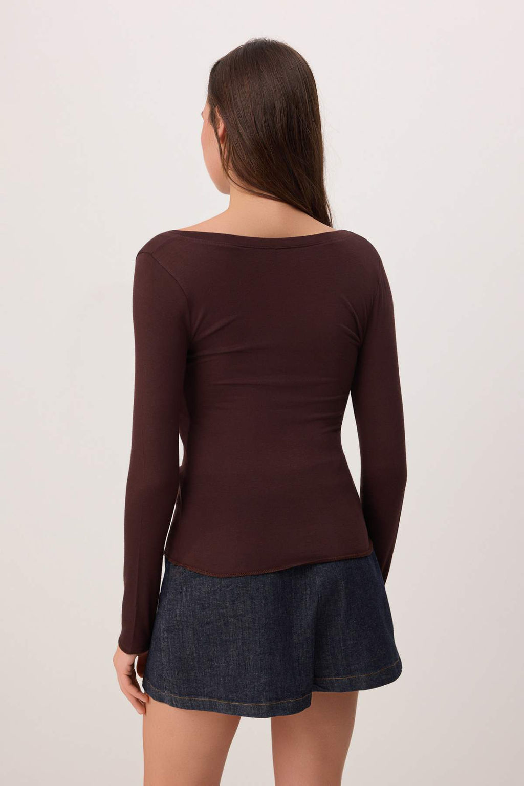 Kahverengi Duz Fitted Havuz Yaka Transparan Uzun Kollu Yumusak Orme Bluz TWOSS26BZ00744 - Trendyolmilla фото 4