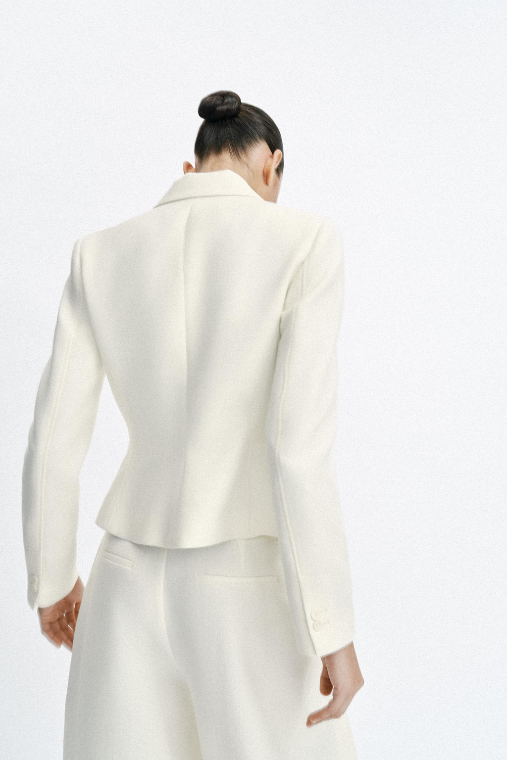 BLAZER ENTALLADA HOMBRERAS / Crudo - Zara фото 6