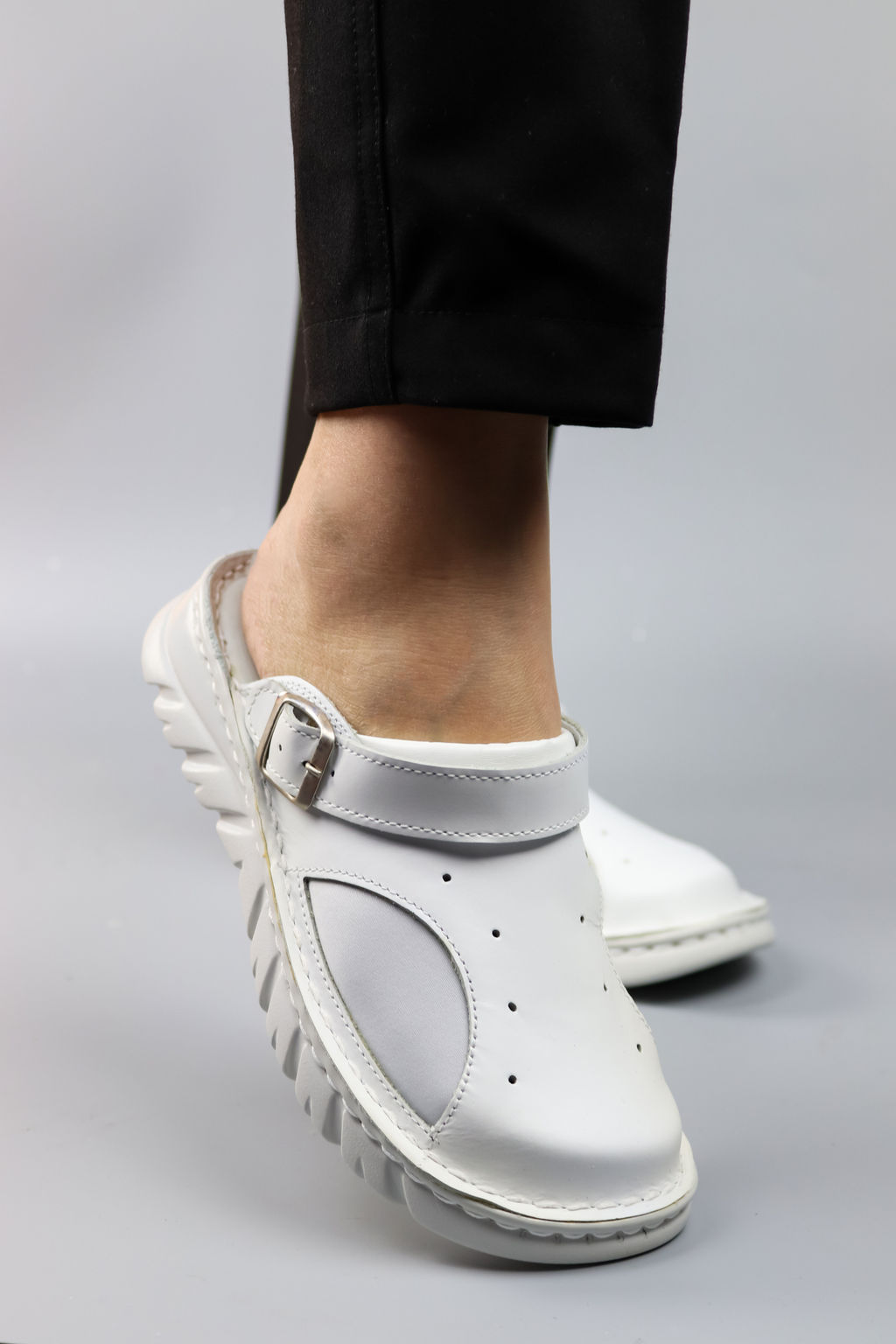 15 | Kina | Белые женские медицинские сабо натуральная кожа - Milka shoes&more фото 3
