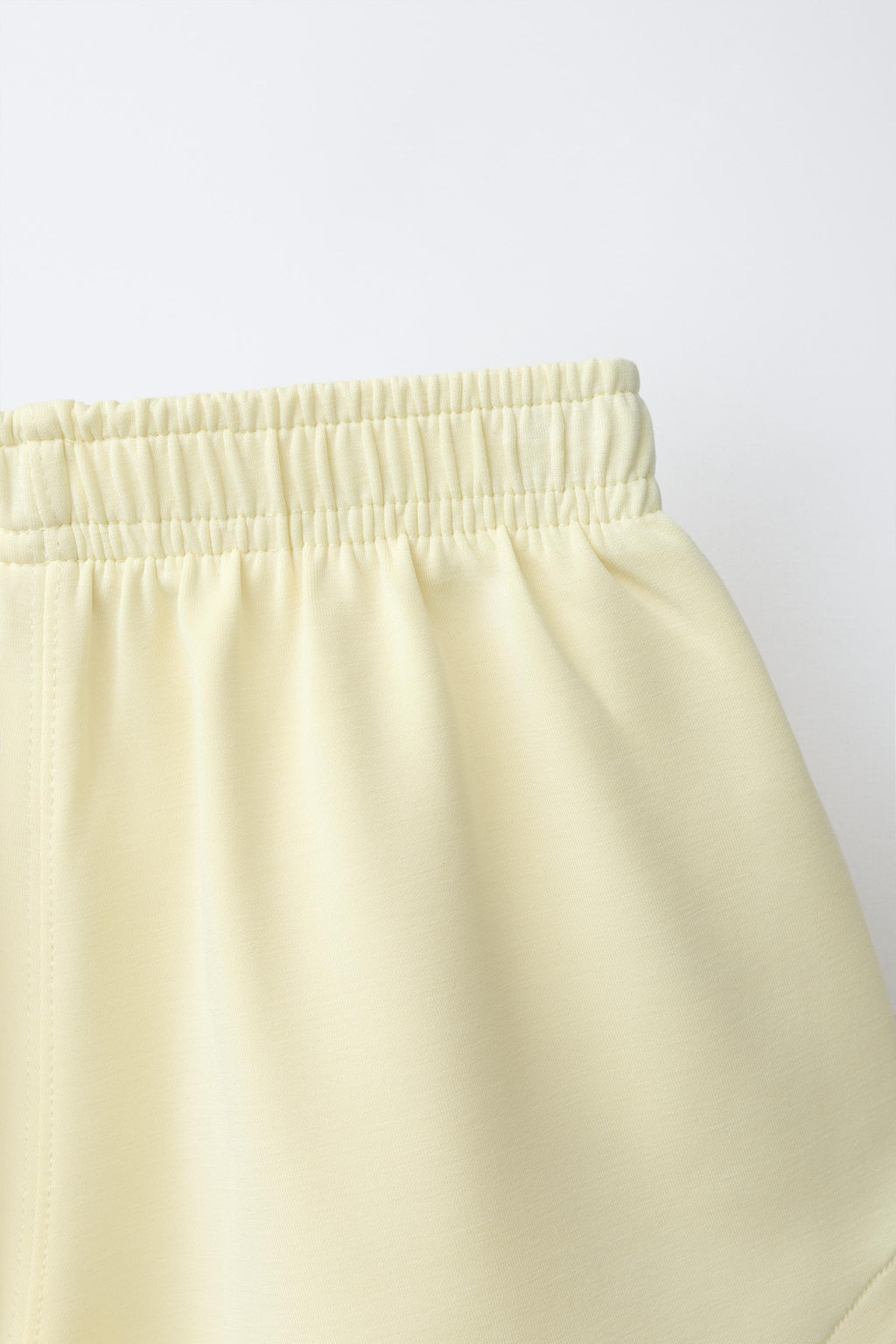 BERMUDA JOGGER CON MODAL / Amarillo claro - Zara фото 4