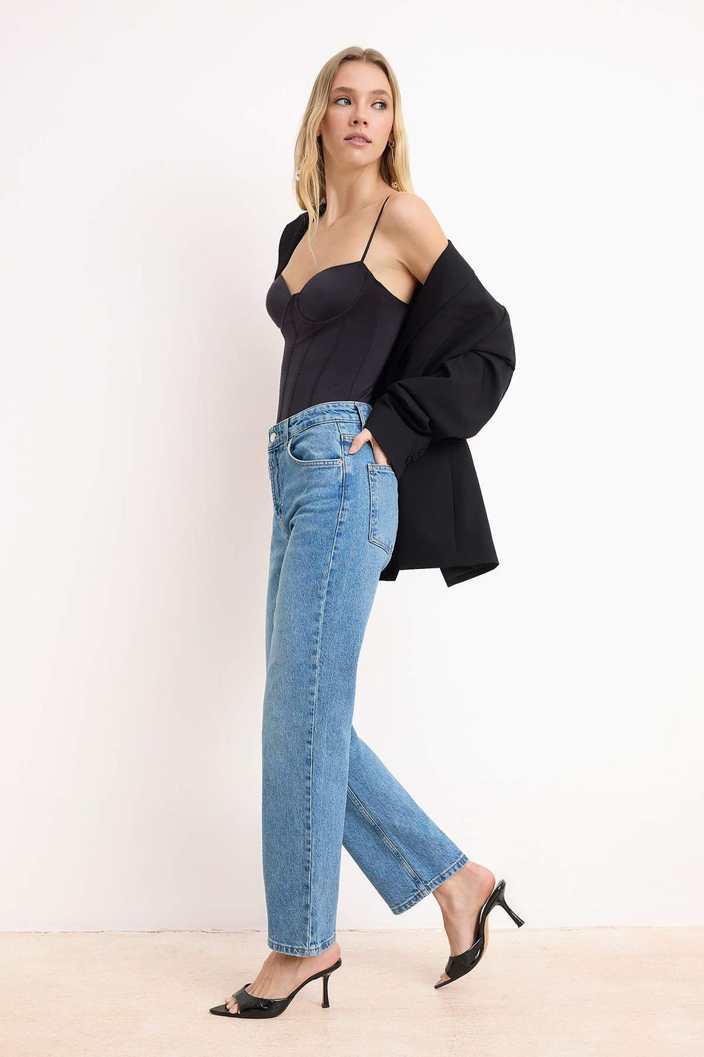 Mavi Yuksek Bel Az Esnek Straight Duz Kesim Jeans TWOSS26JE00099 - Trendyolmilla фото 4
