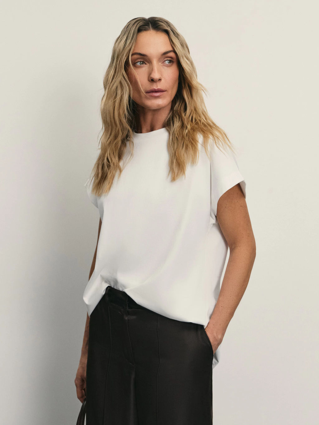 Футболка с бантиками на спине / Zarina  фото 7